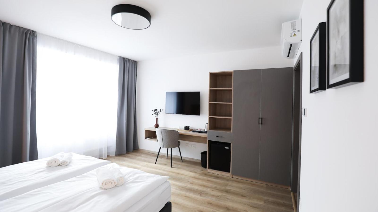 Deluxe Double or Twin Room, photo 7