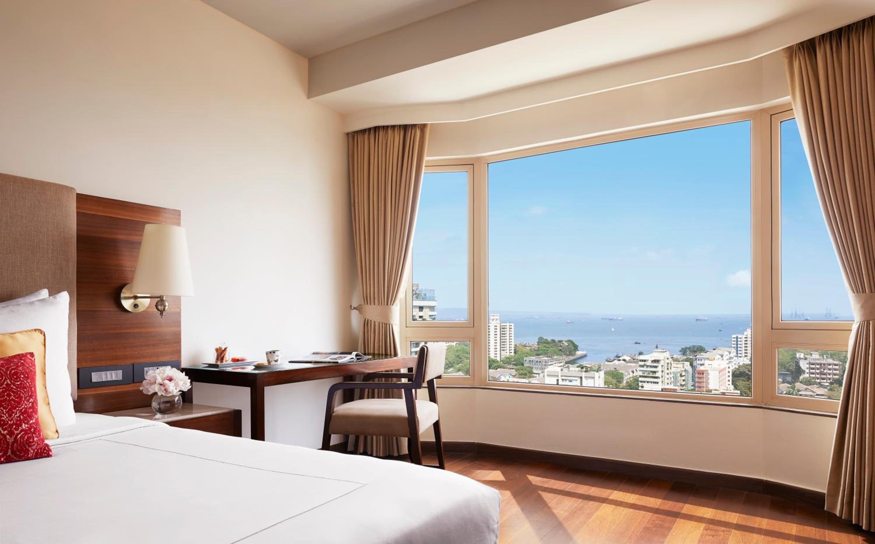 Premium Sea View King Bed thumbnail 5