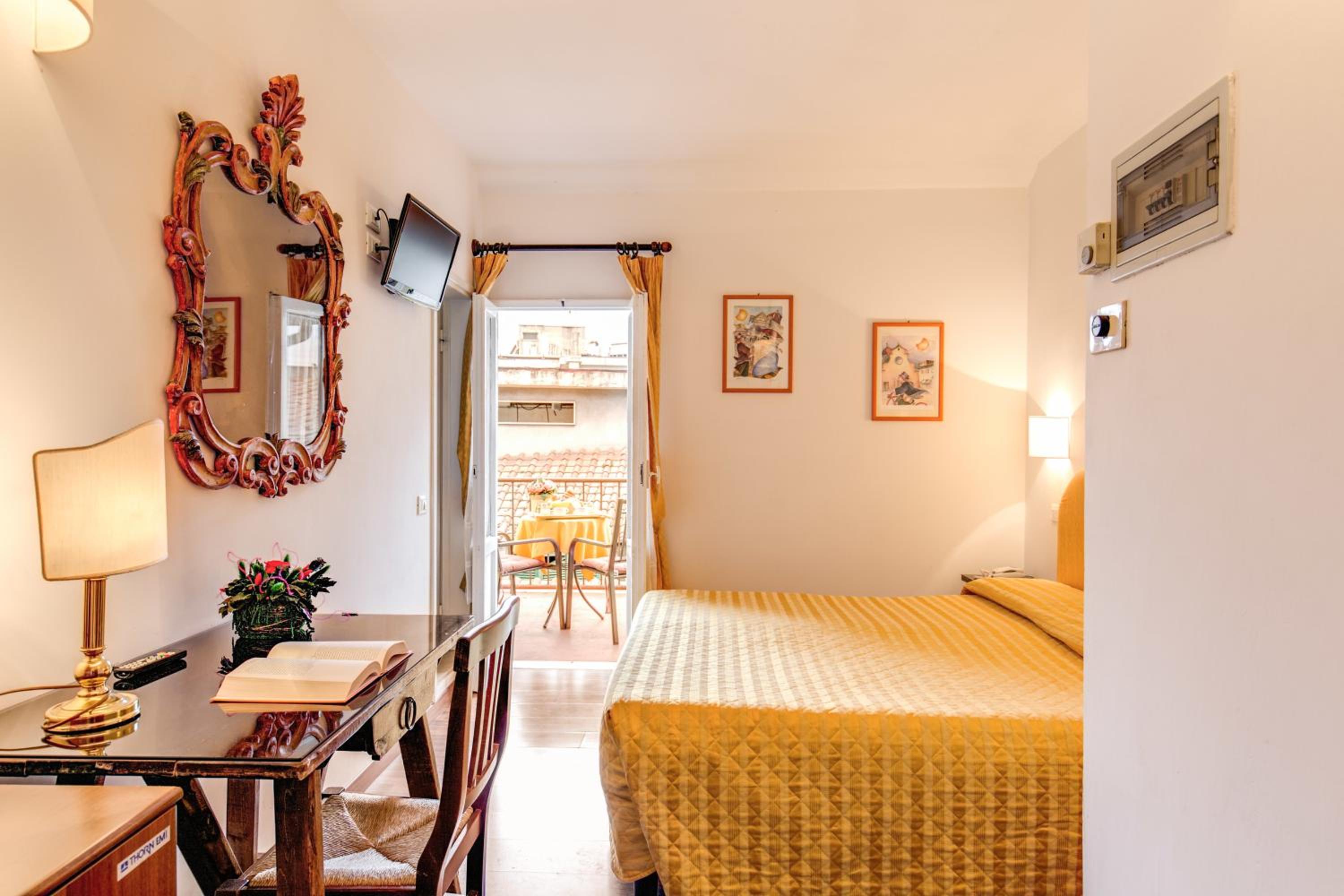 Classic Double or Twin Room with Balcony photo 1