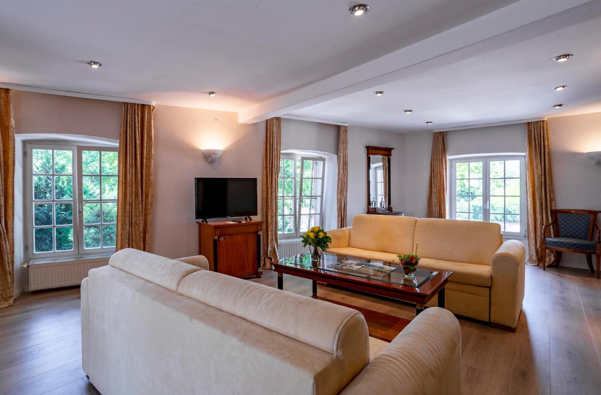 Deluxe Suite - Photo 6