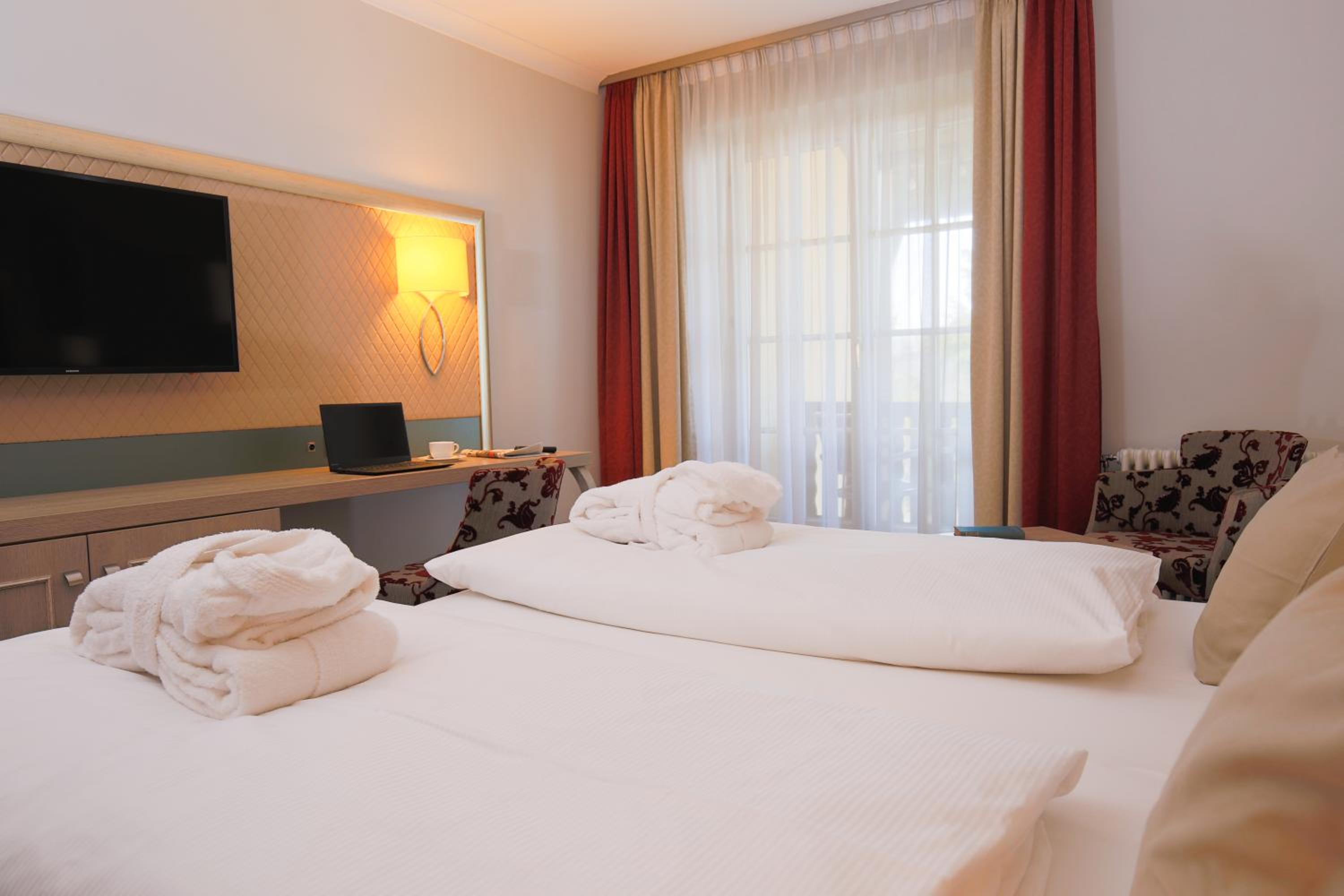 Superior Room with Air Conditioning and Balcony or Terrace - Photo 6