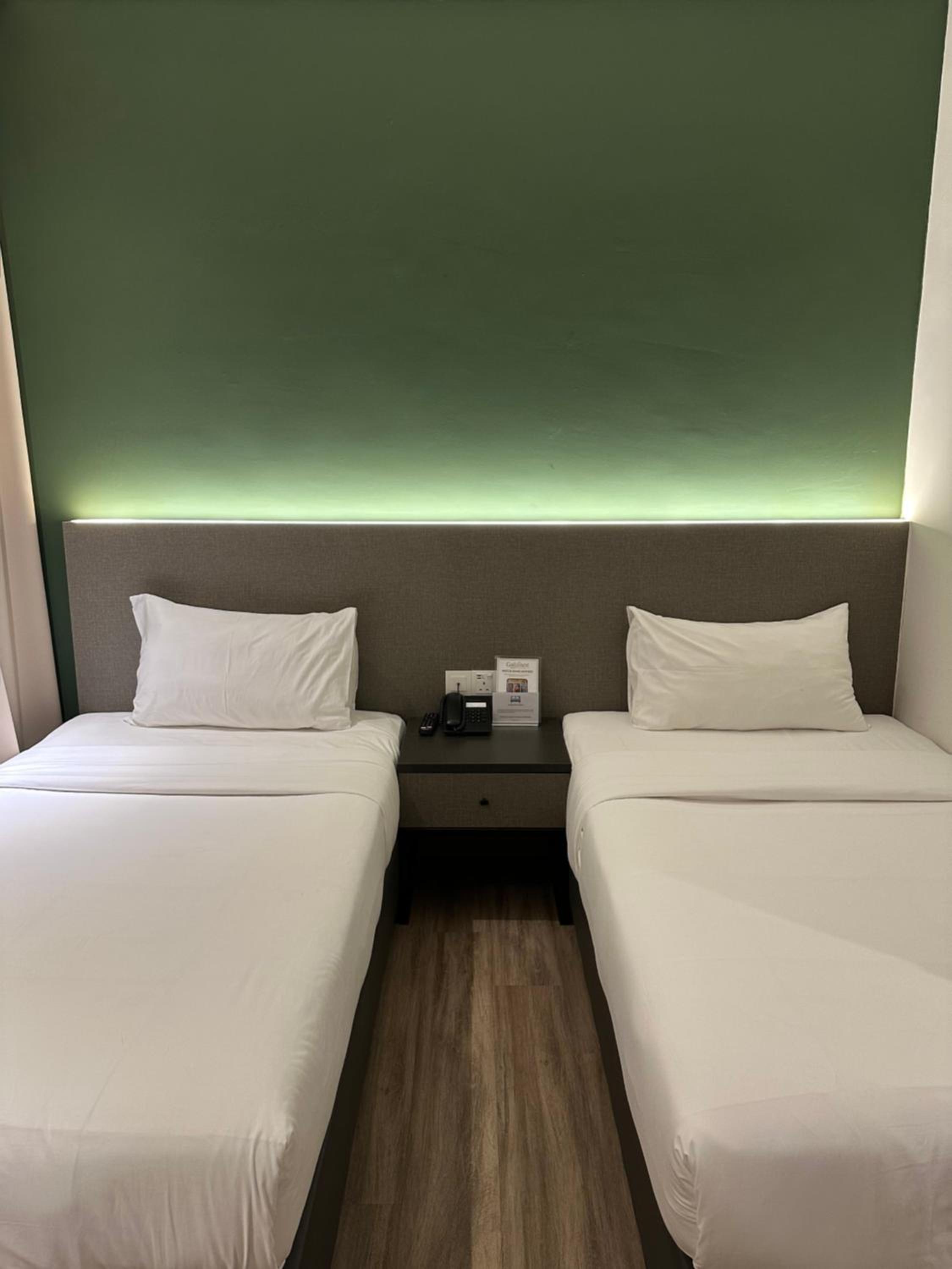 Standard Twin Room - Photo 3