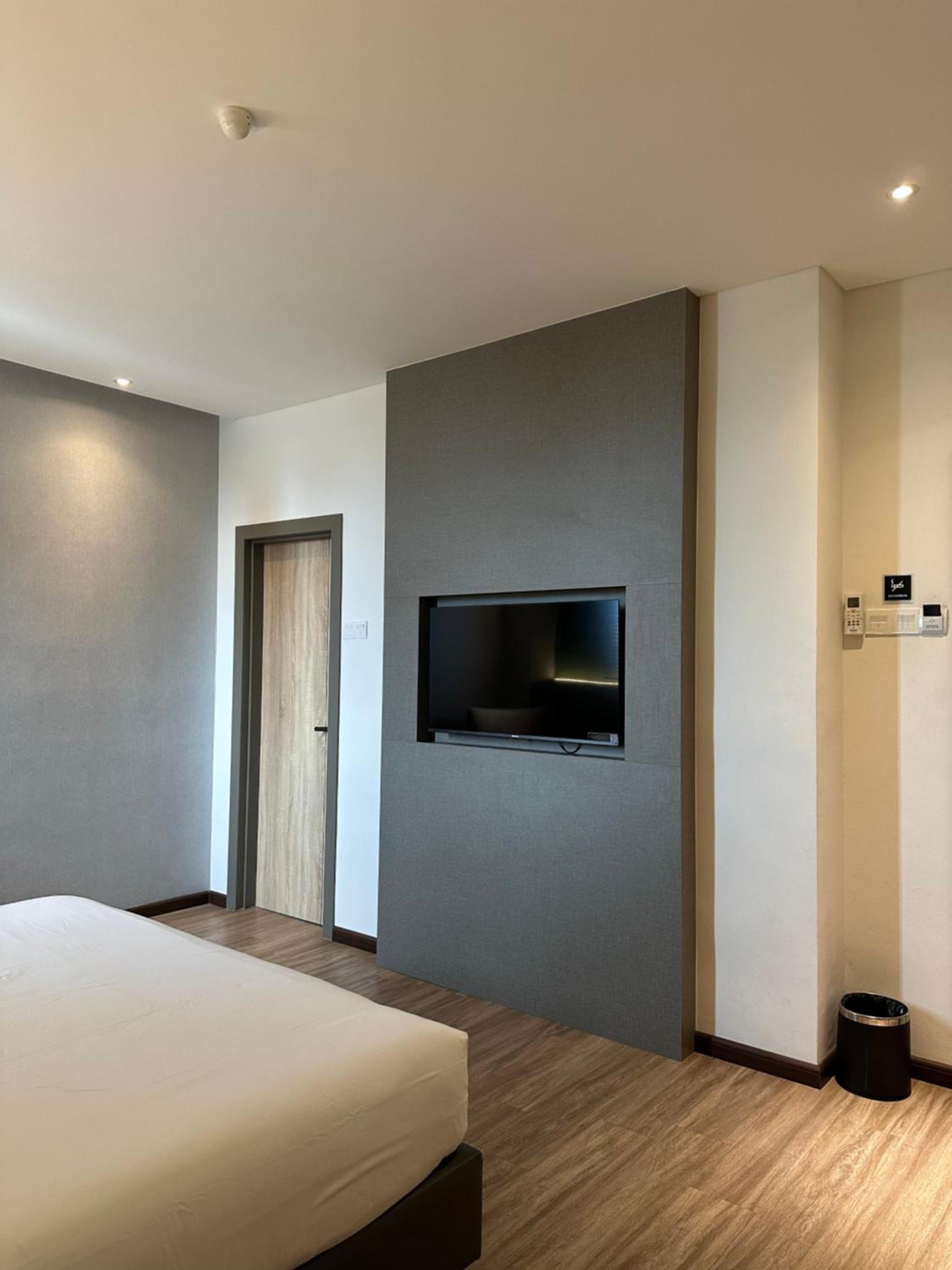 Deluxe King Room - Photo 3