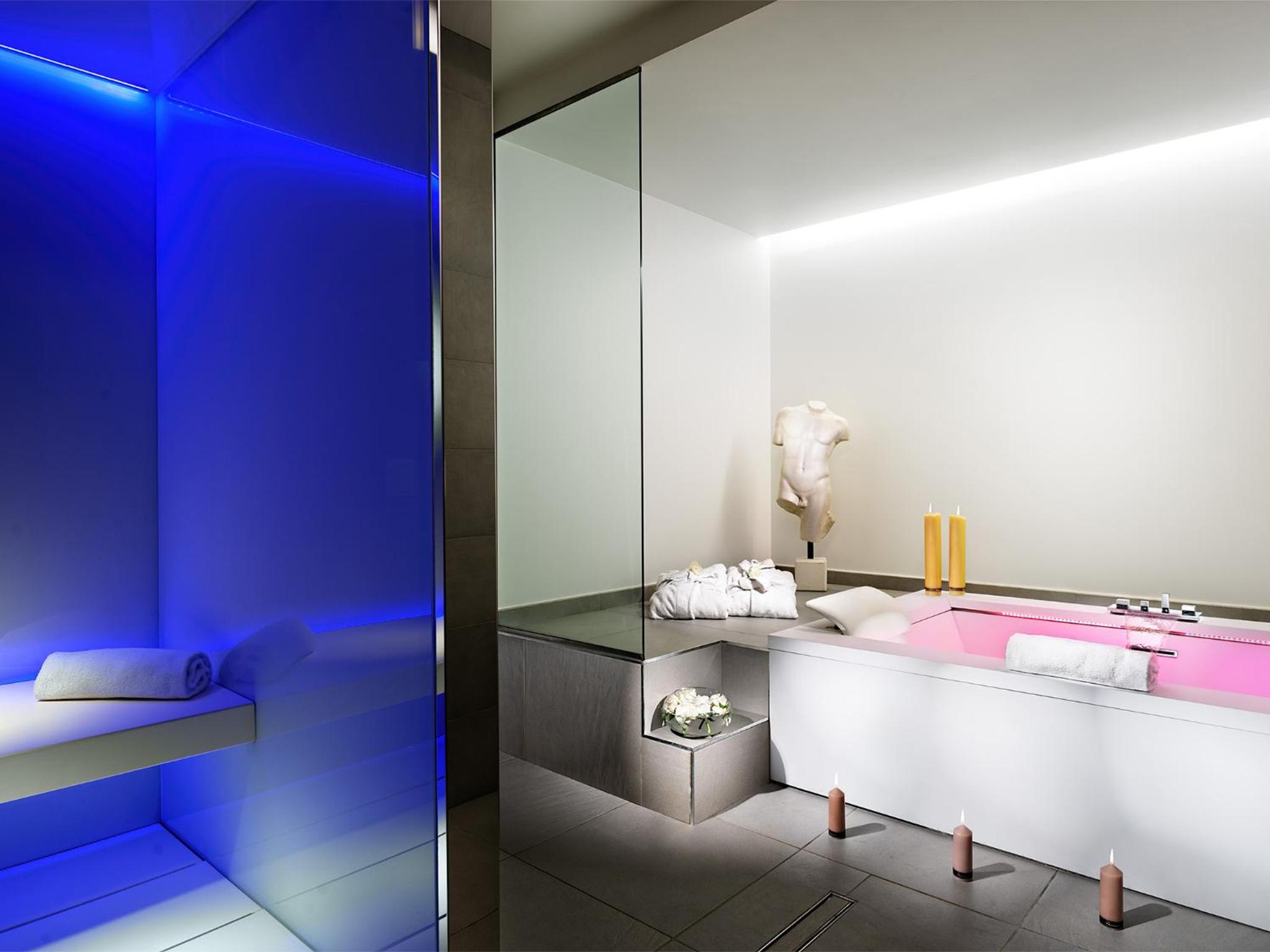 Double Room with Spa Access photo 3