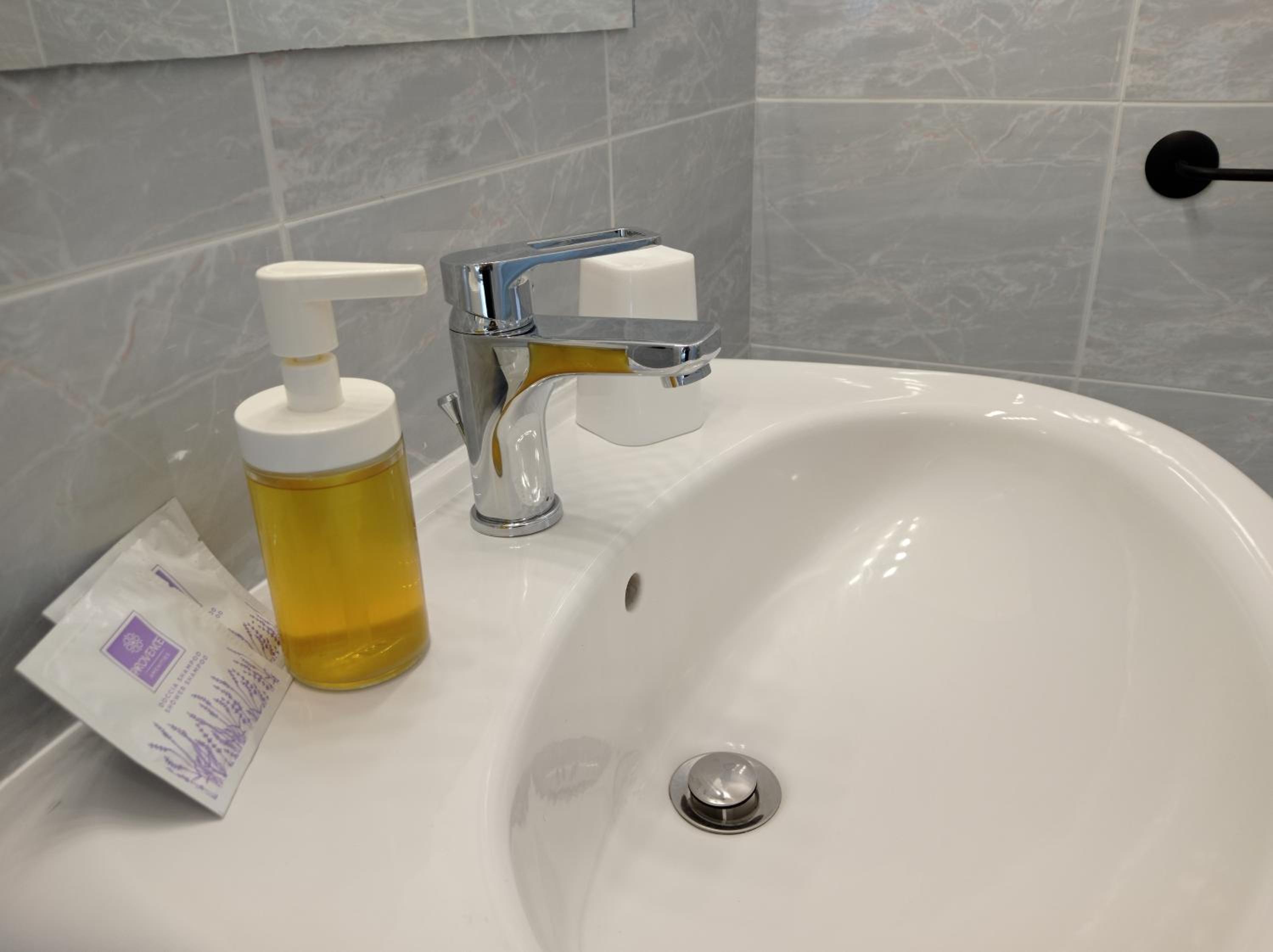 Double Room with Private Bathroom - Photo 14