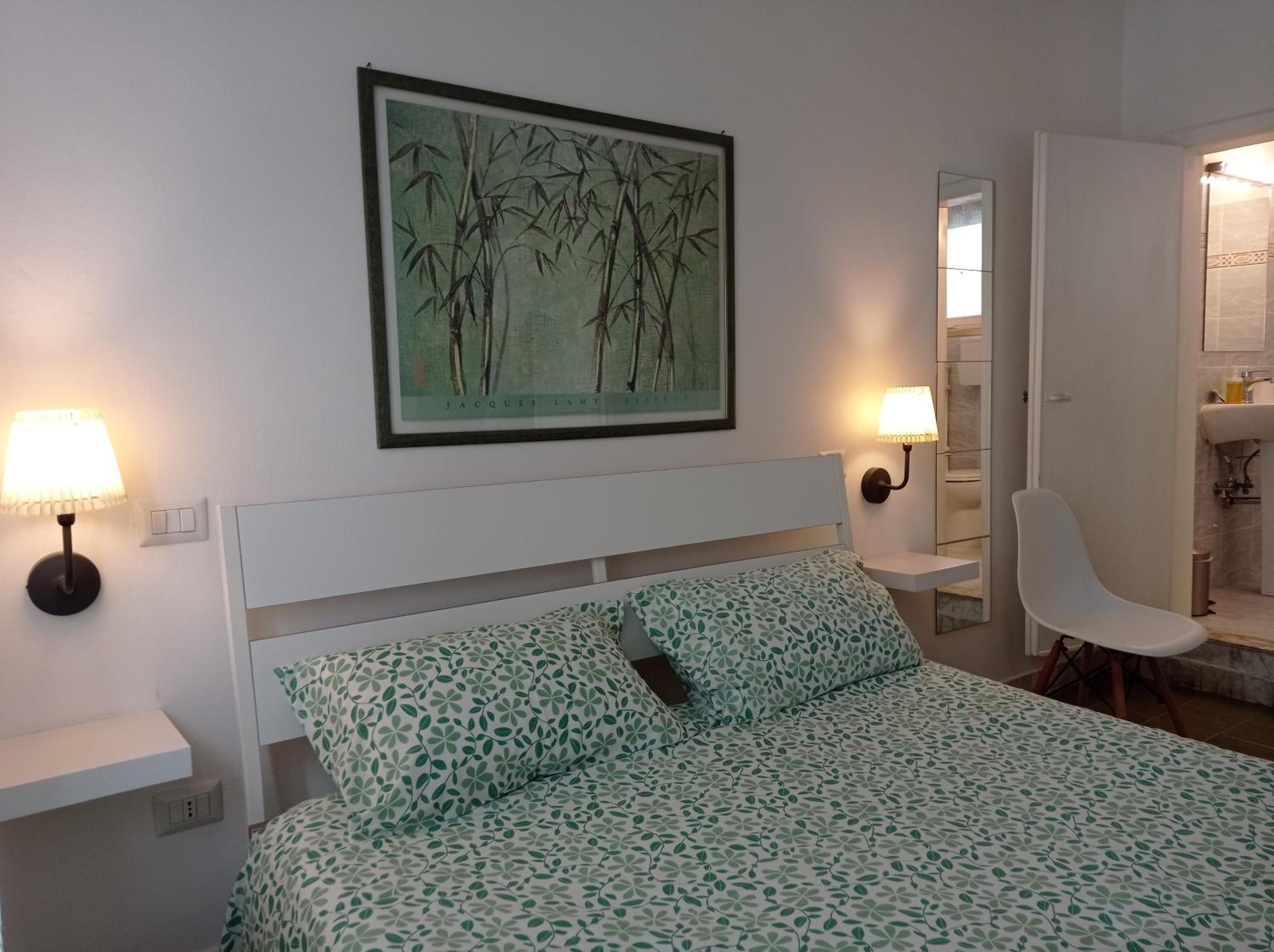 Double Room with Private Bathroom - Photo 9