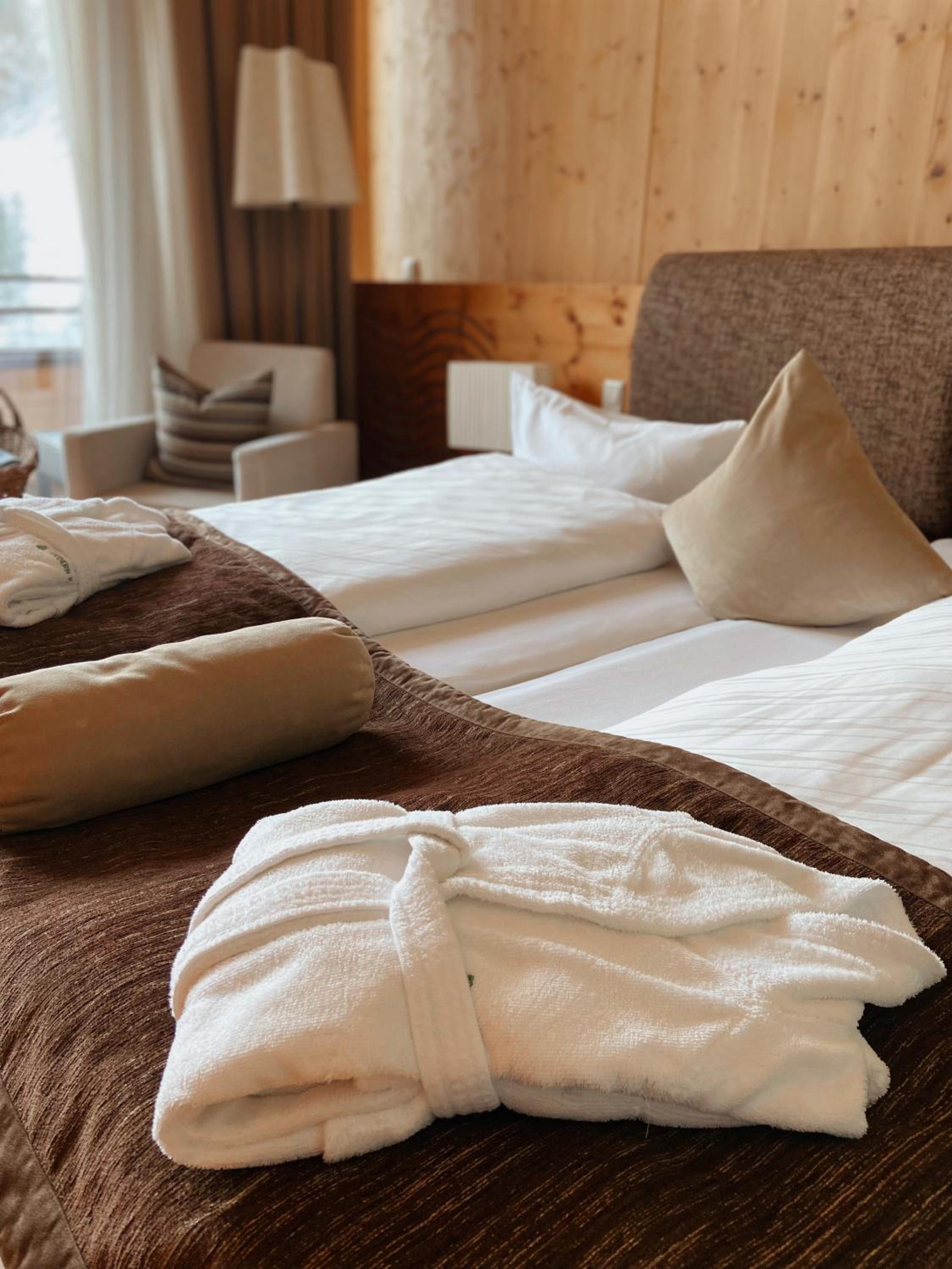 Deluxe Double Room with Balcony - Photo 6