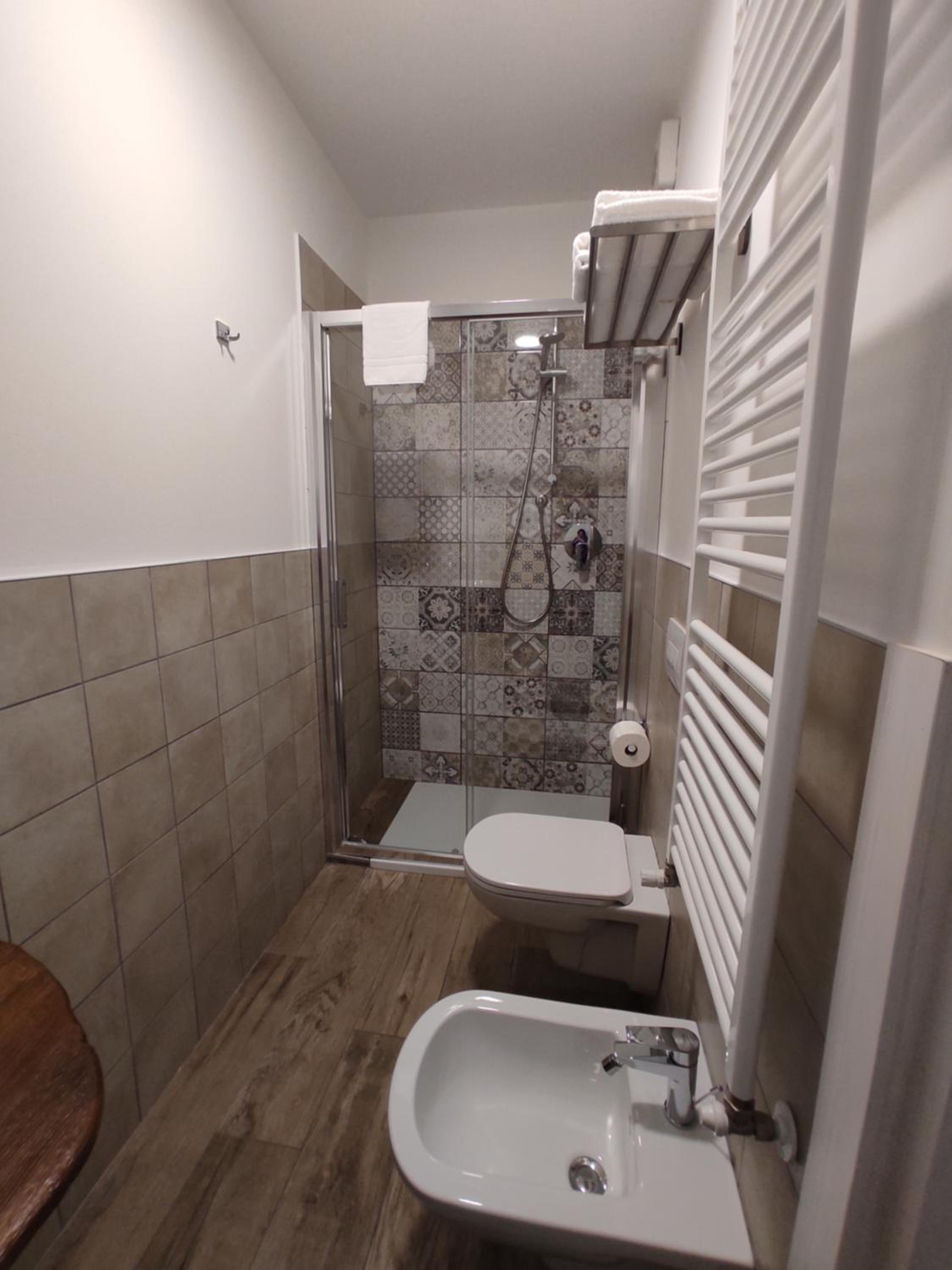 Family Room with Private Bathroom - Photo 3
