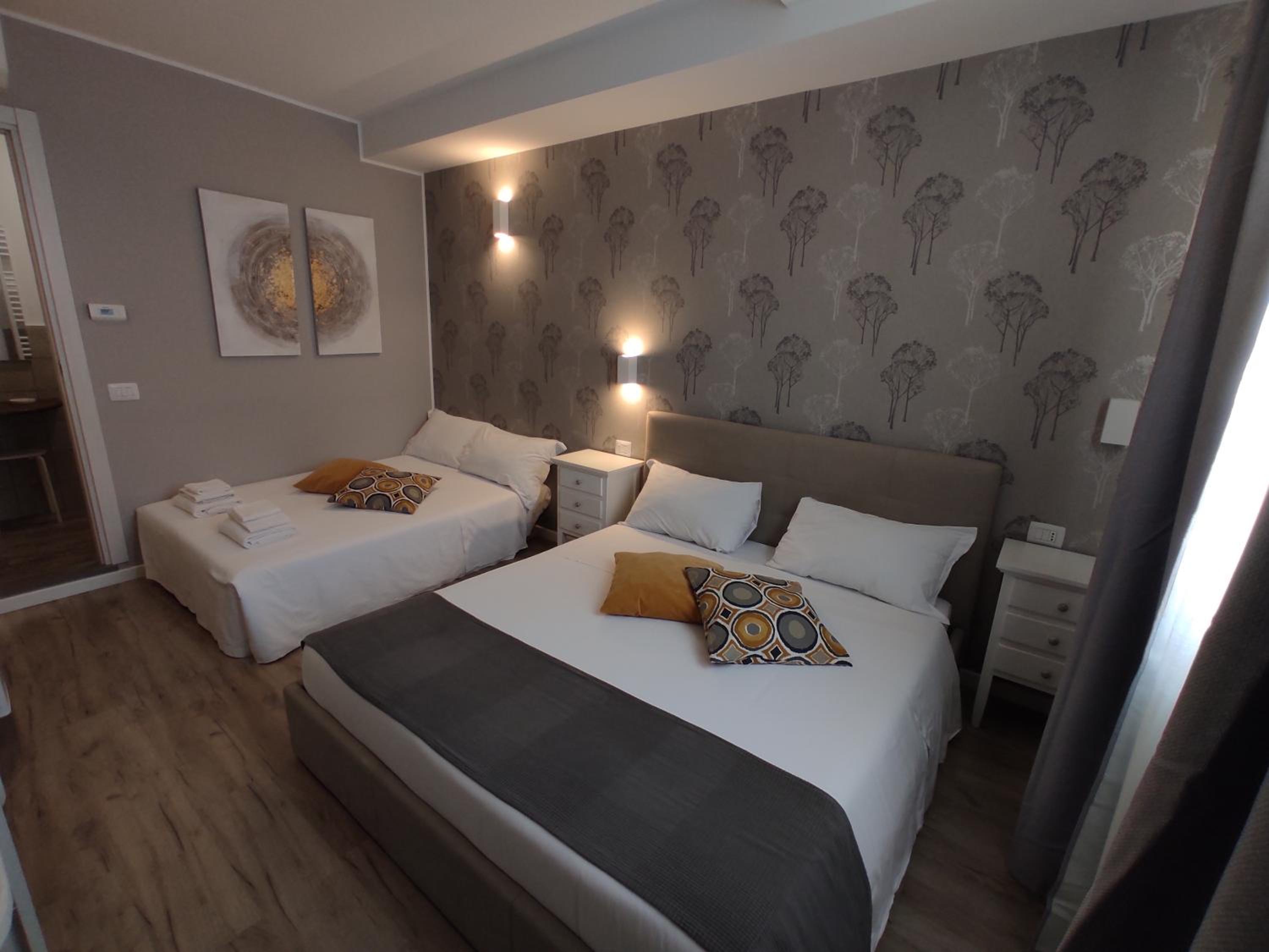 Family Room with Private Bathroom - Photo 6