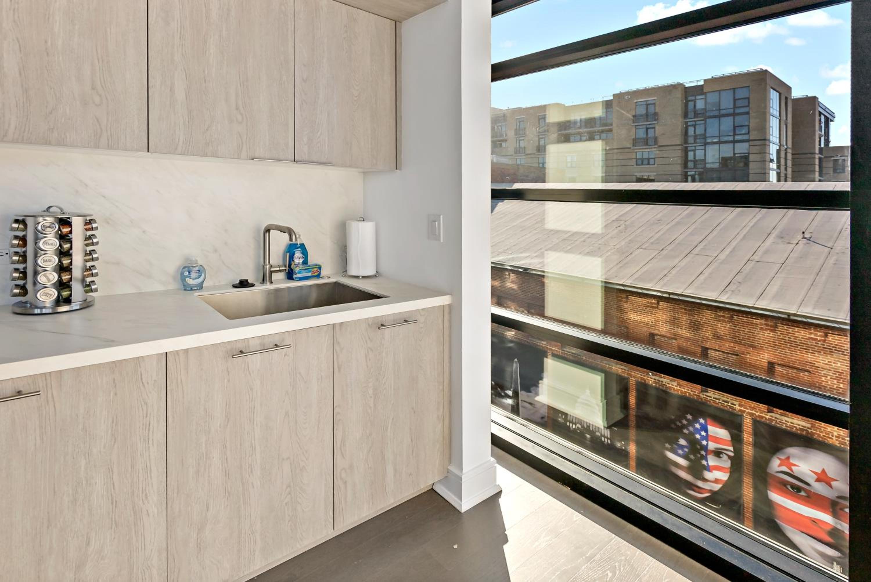 Apartment with Balcony photo 2
