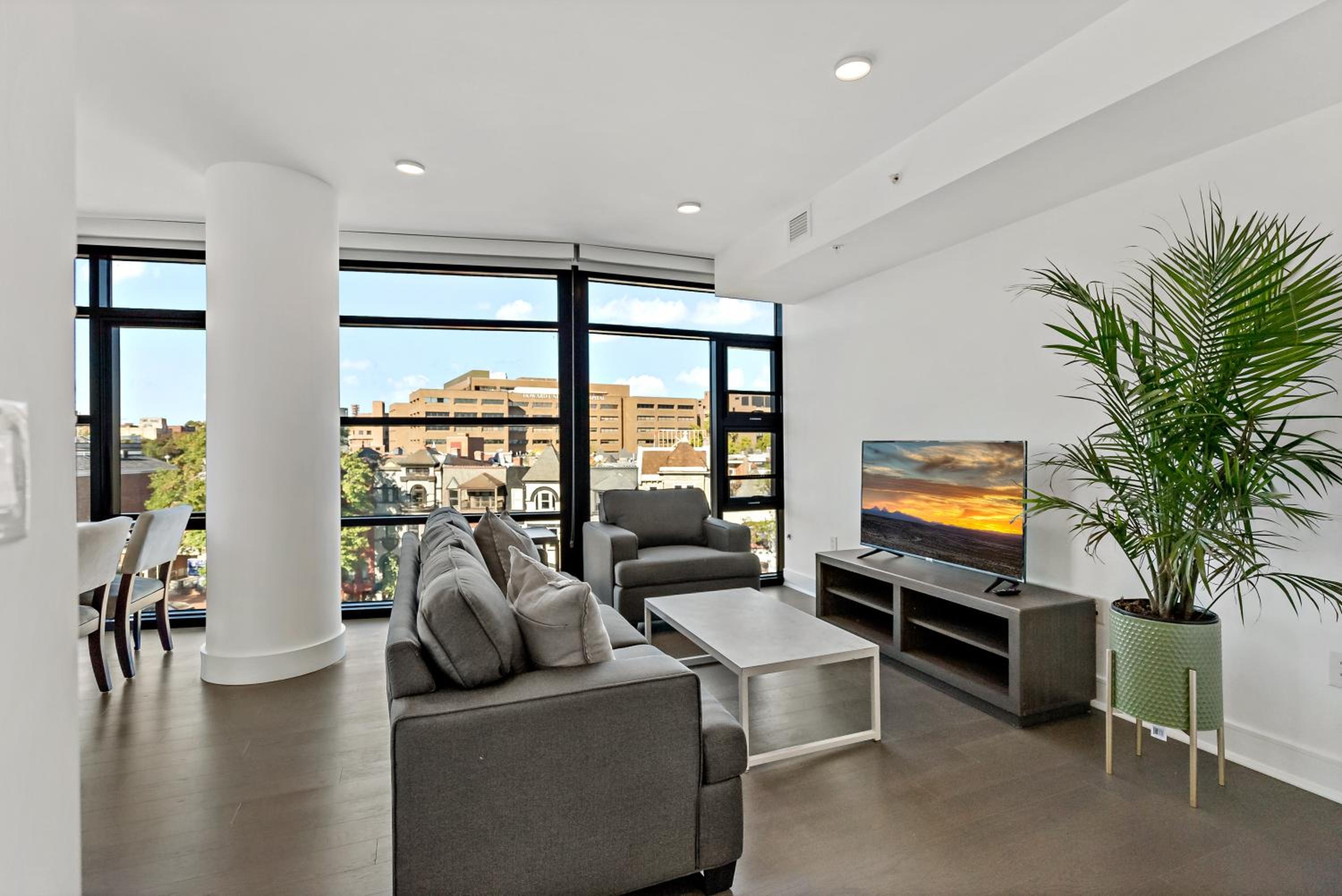 Apartment with Balcony photo 1