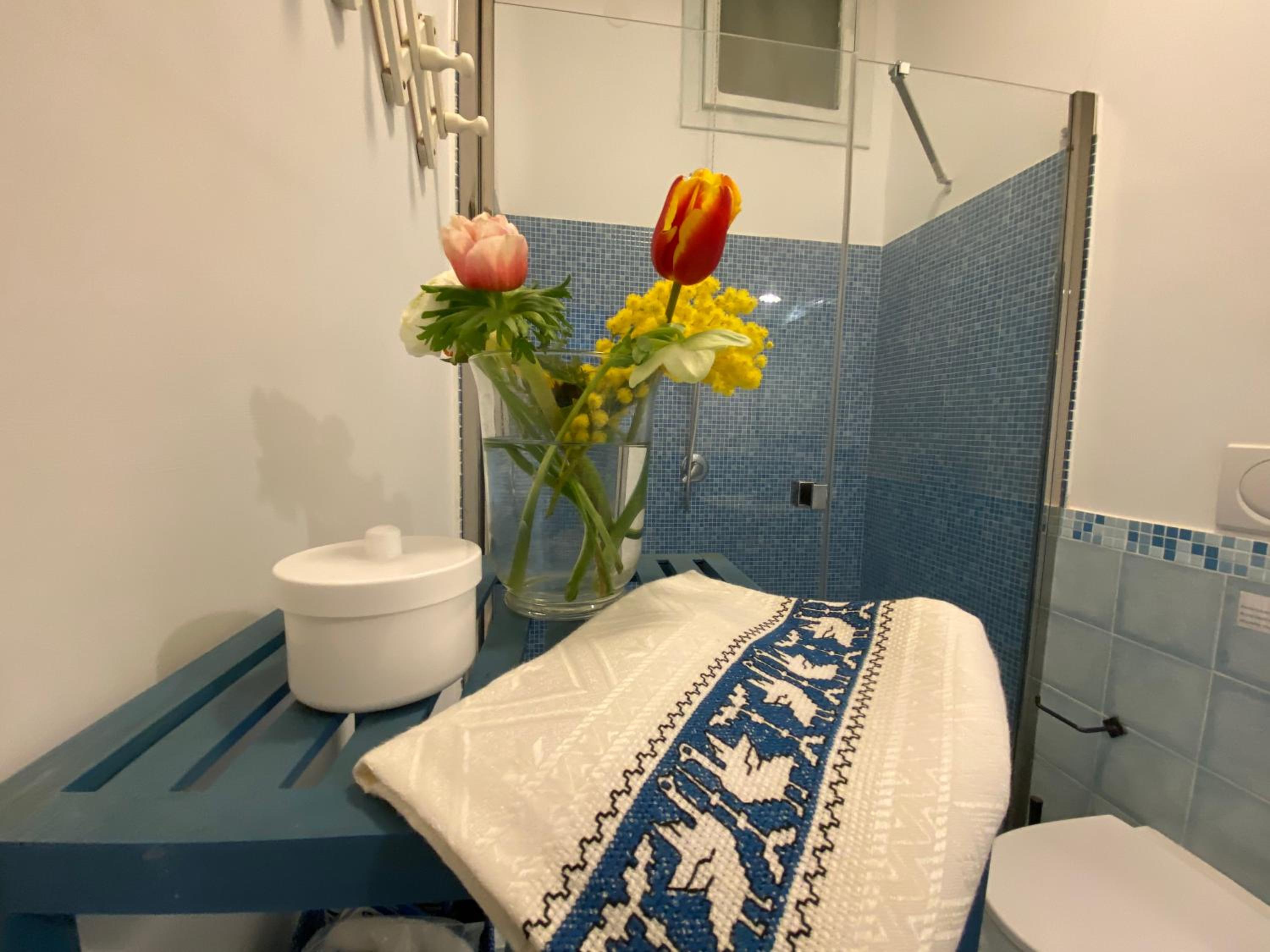 Suite with Spa Bath - Photo 16