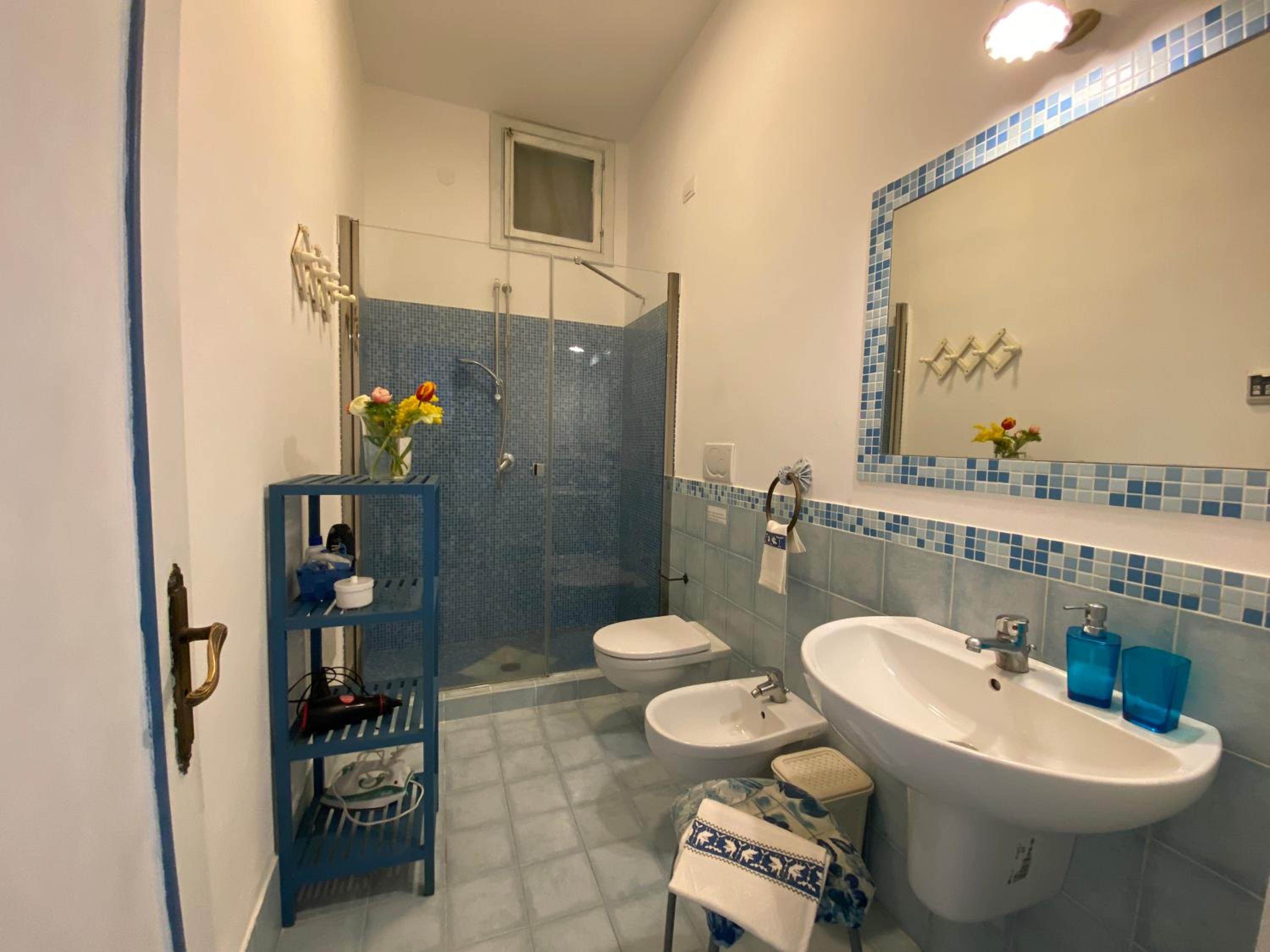 Suite with Spa Bath - Photo 17