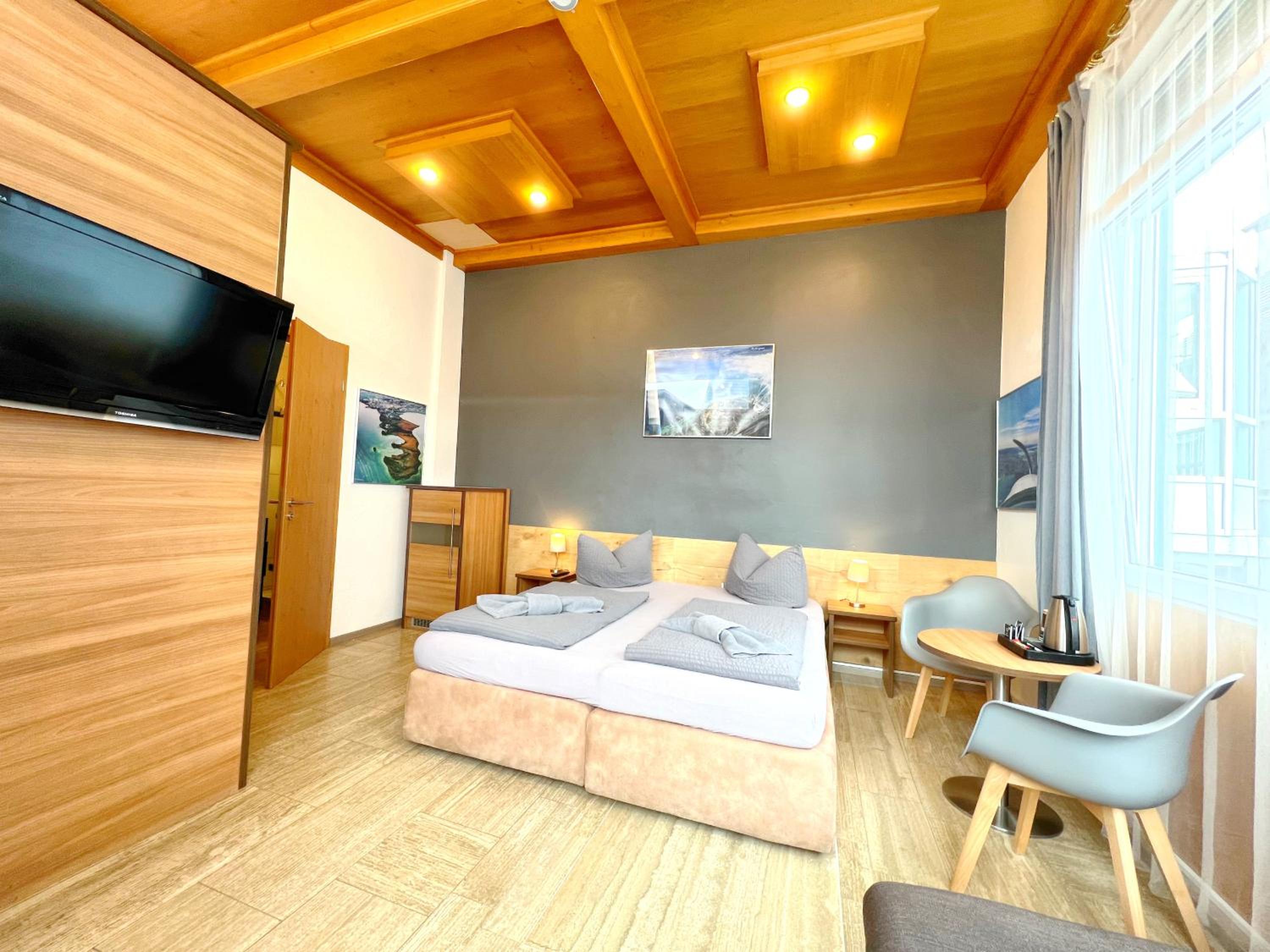 Family Room with Extra Bed - Photo 13