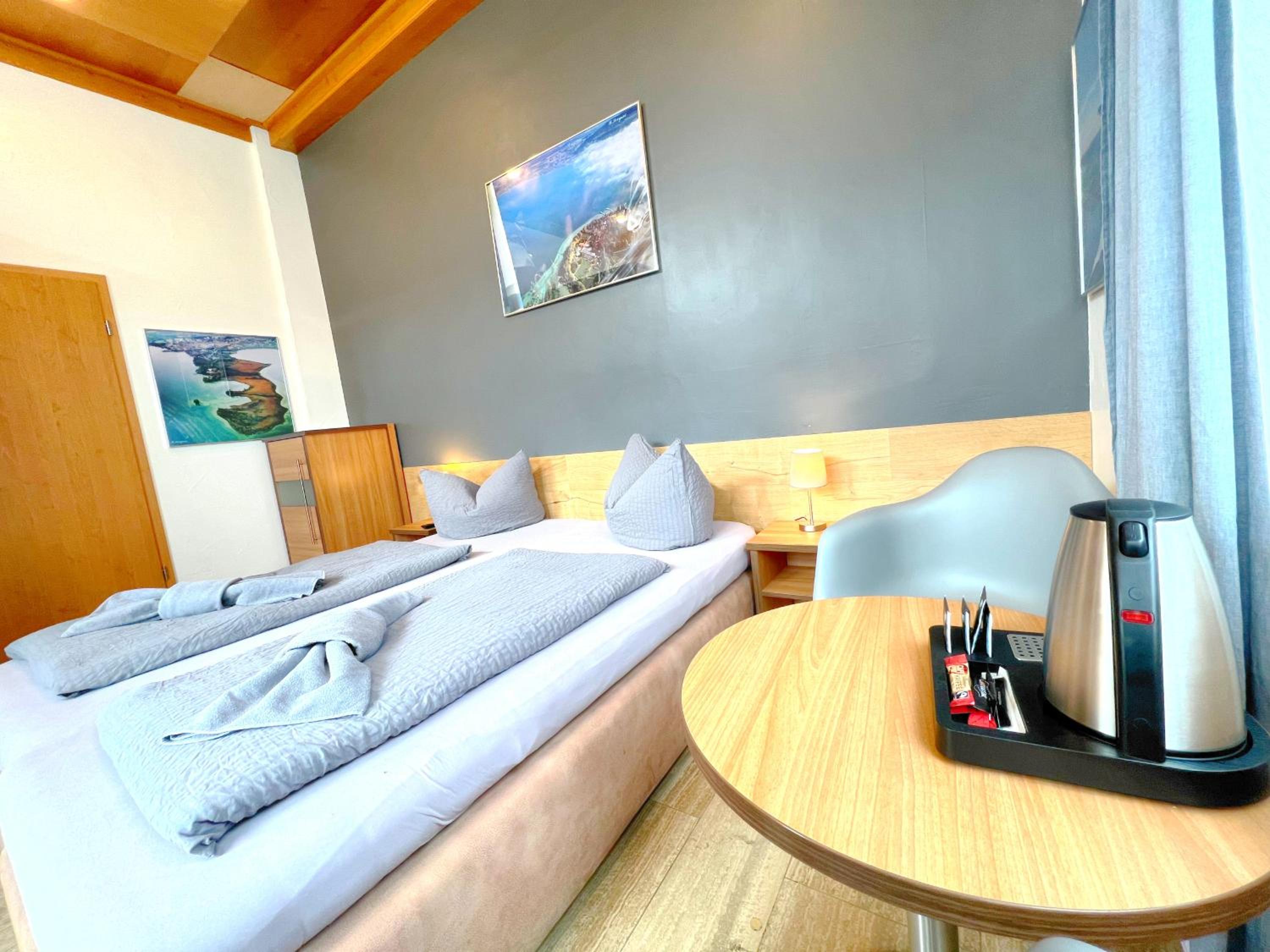 Family Room with Extra Bed - Photo 15
