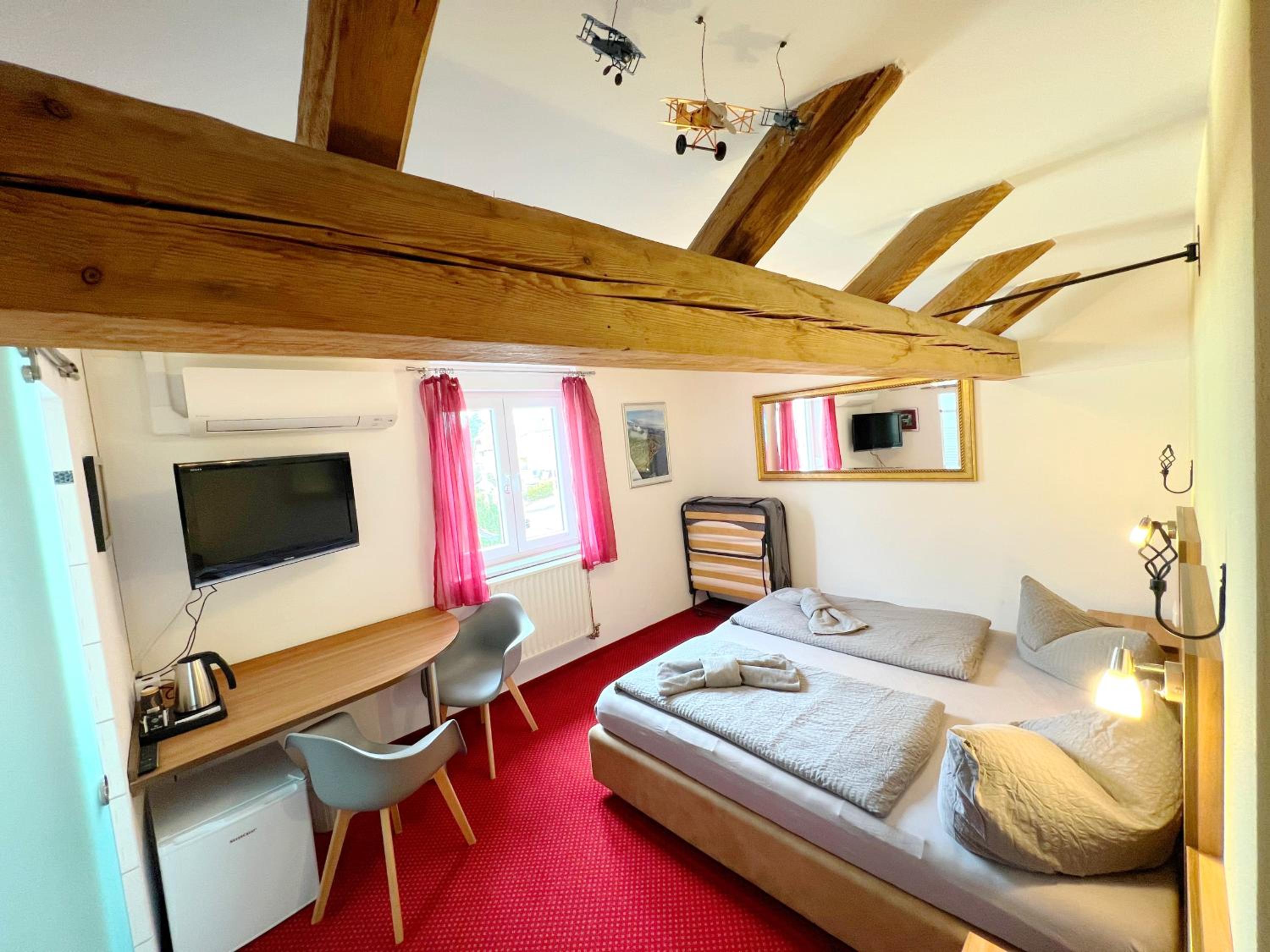 Double Room with extra bed and large Community terrace  - Photo 13