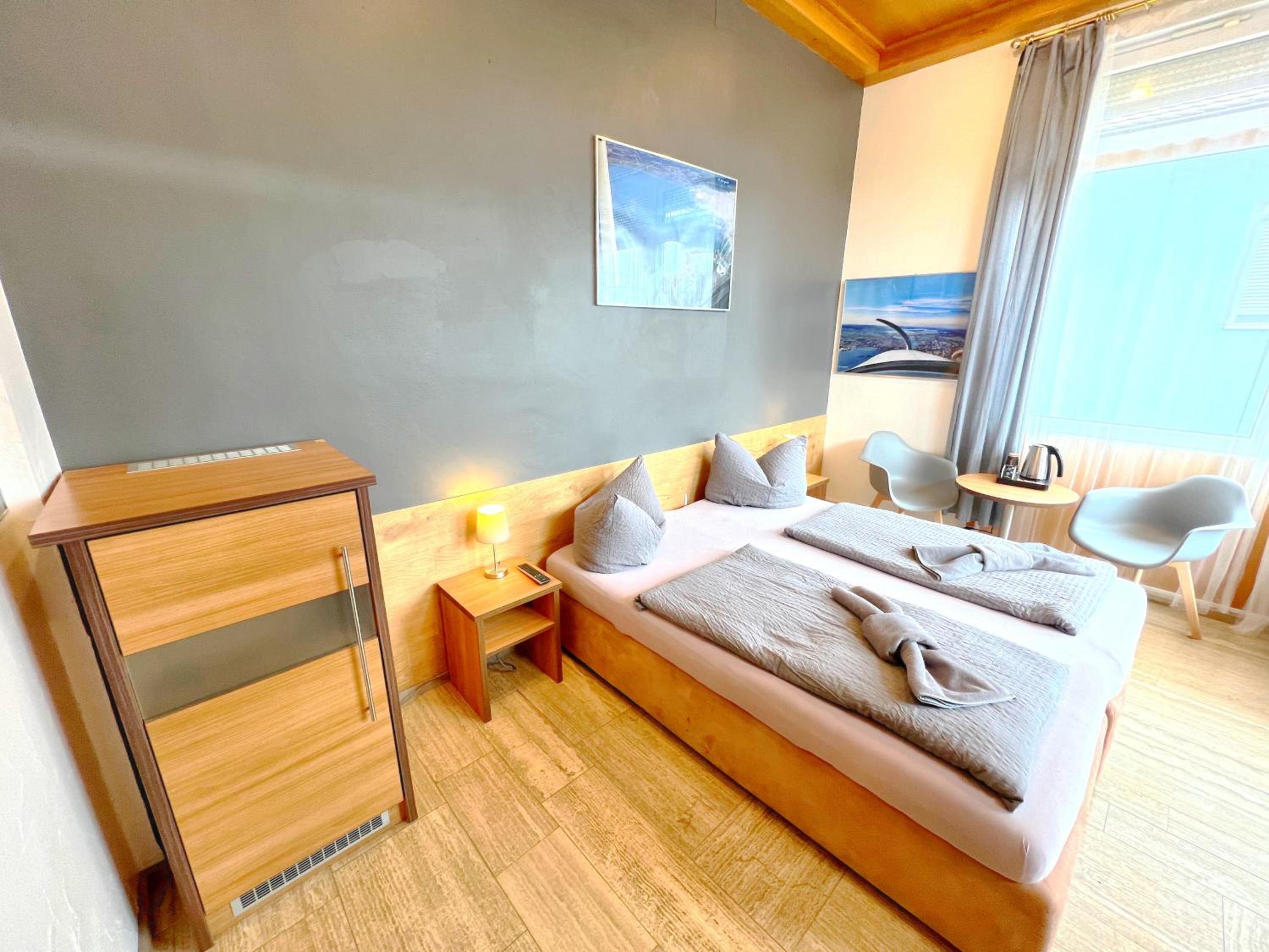Family Room with Extra Bed - Photo 8