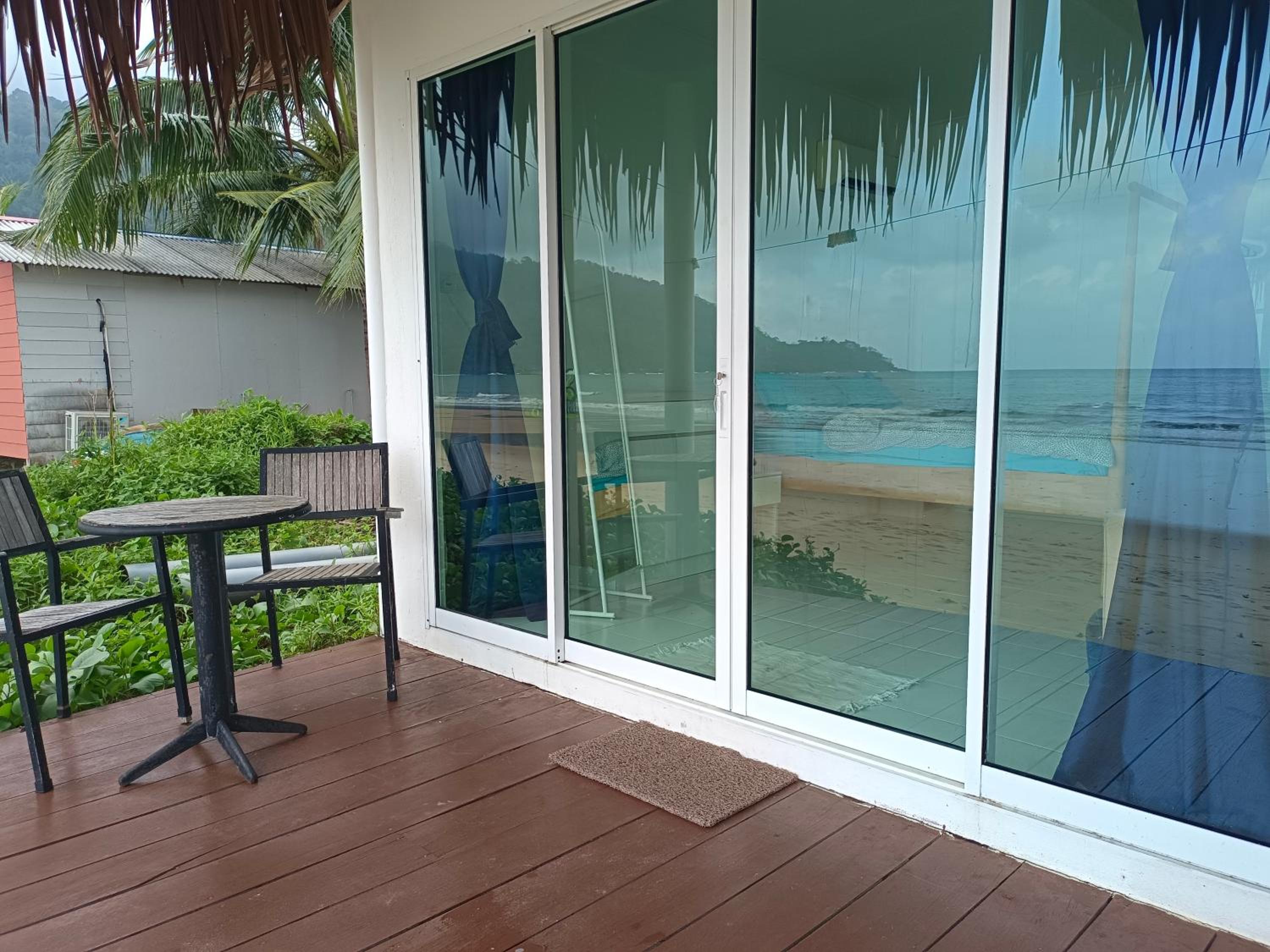 Deluxe Double Room with Balcony and Sea View photo 3