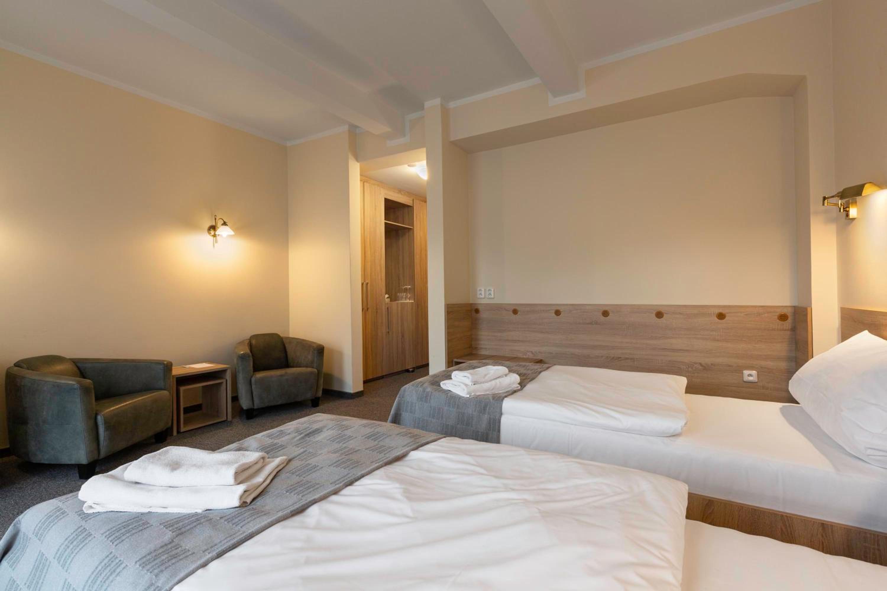 Twin Room with Garden View - Photo 6