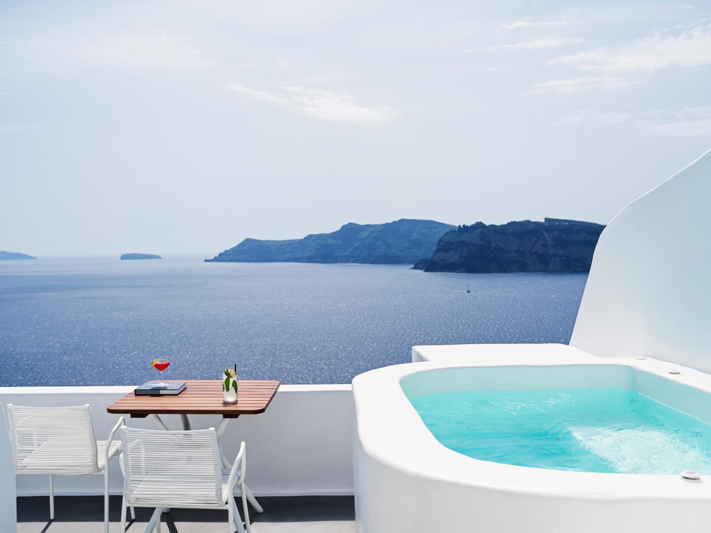 Superior Suite with Jetted Tub - Pelagos House - Photo 3