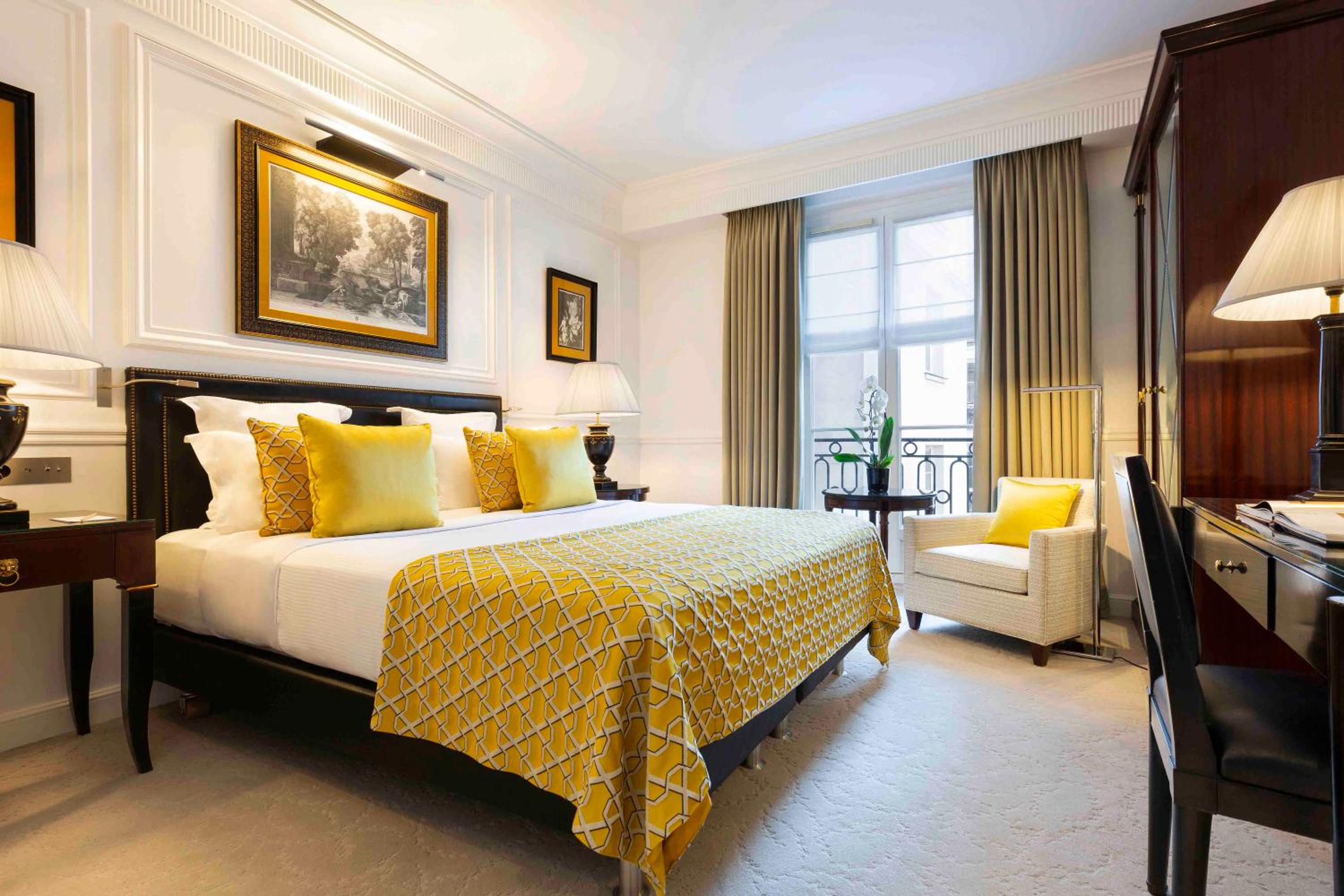 Executive Room thumbnail 6