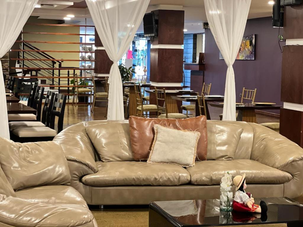 Family Room (6 Adults) photo 2