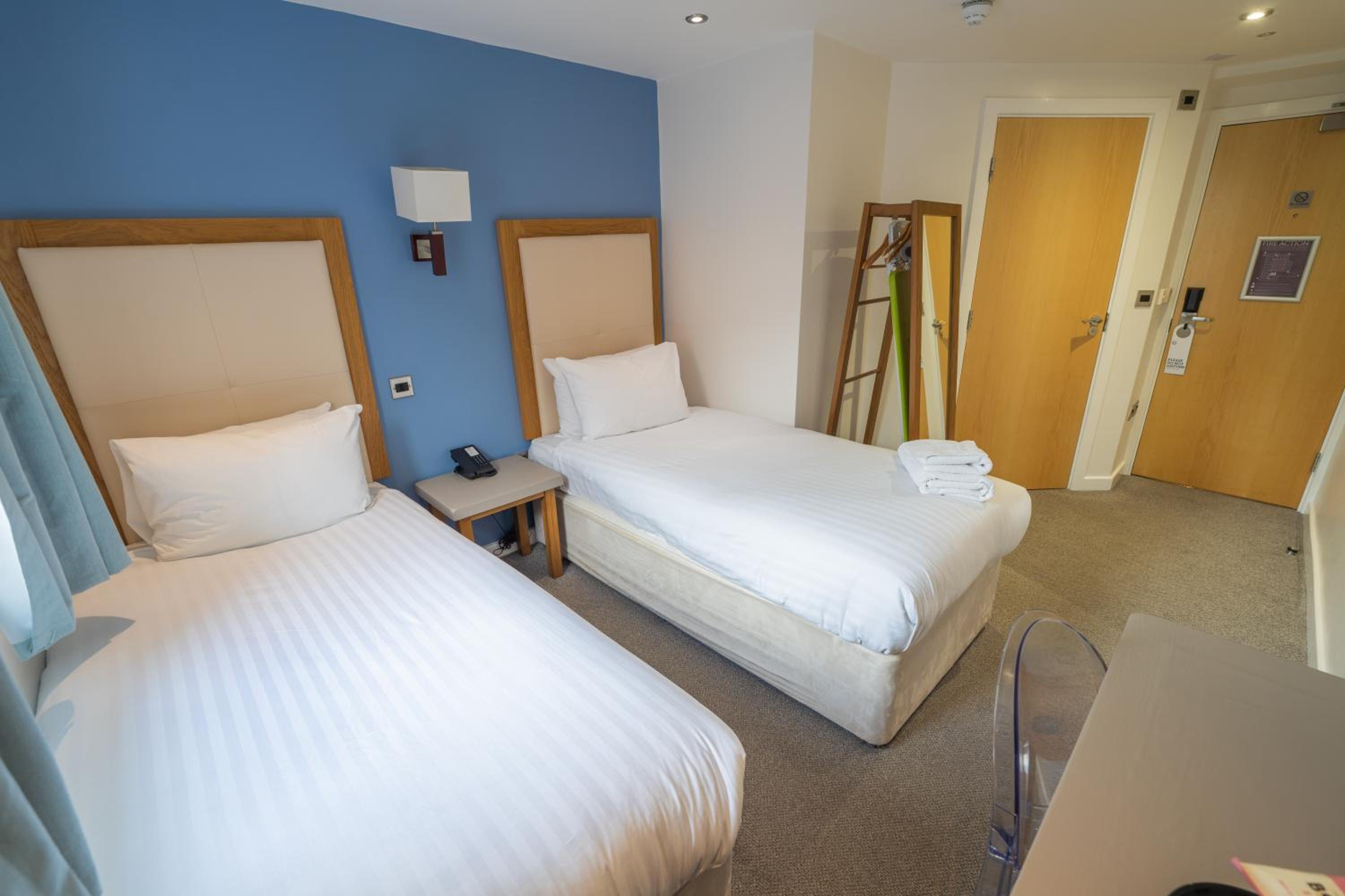Twin Room - Photo 4
