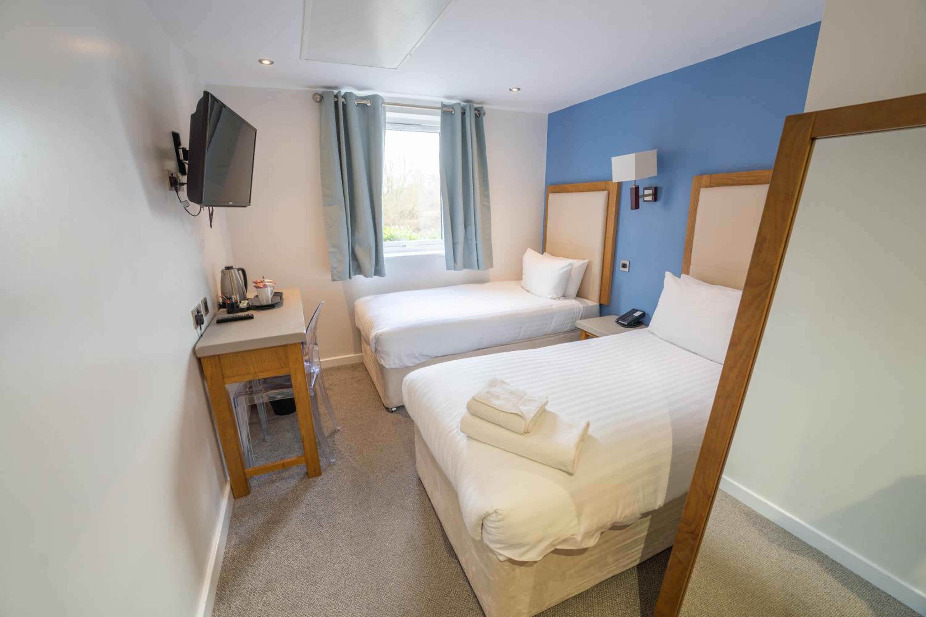 Twin Room - Photo 1