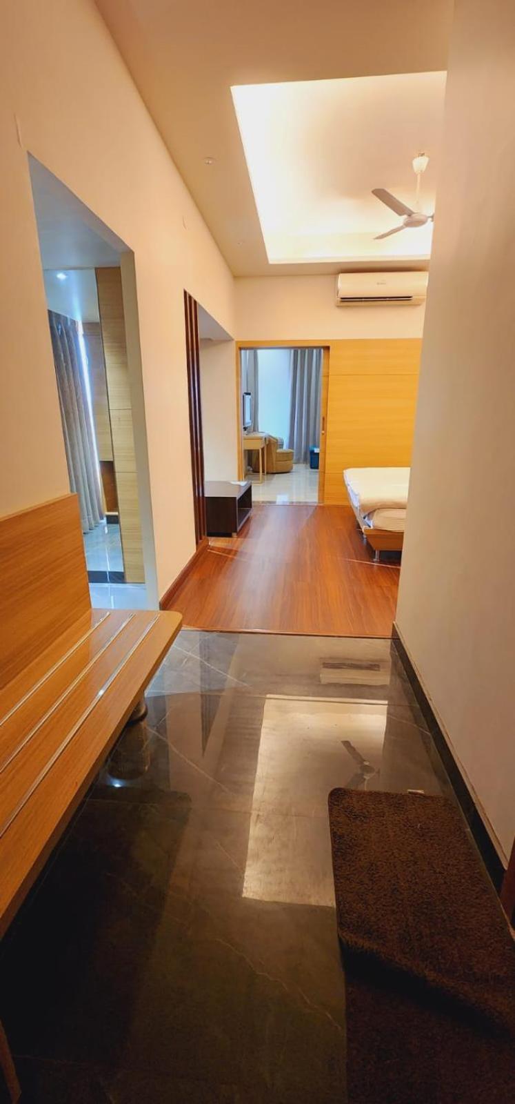 Suite - Photo 3