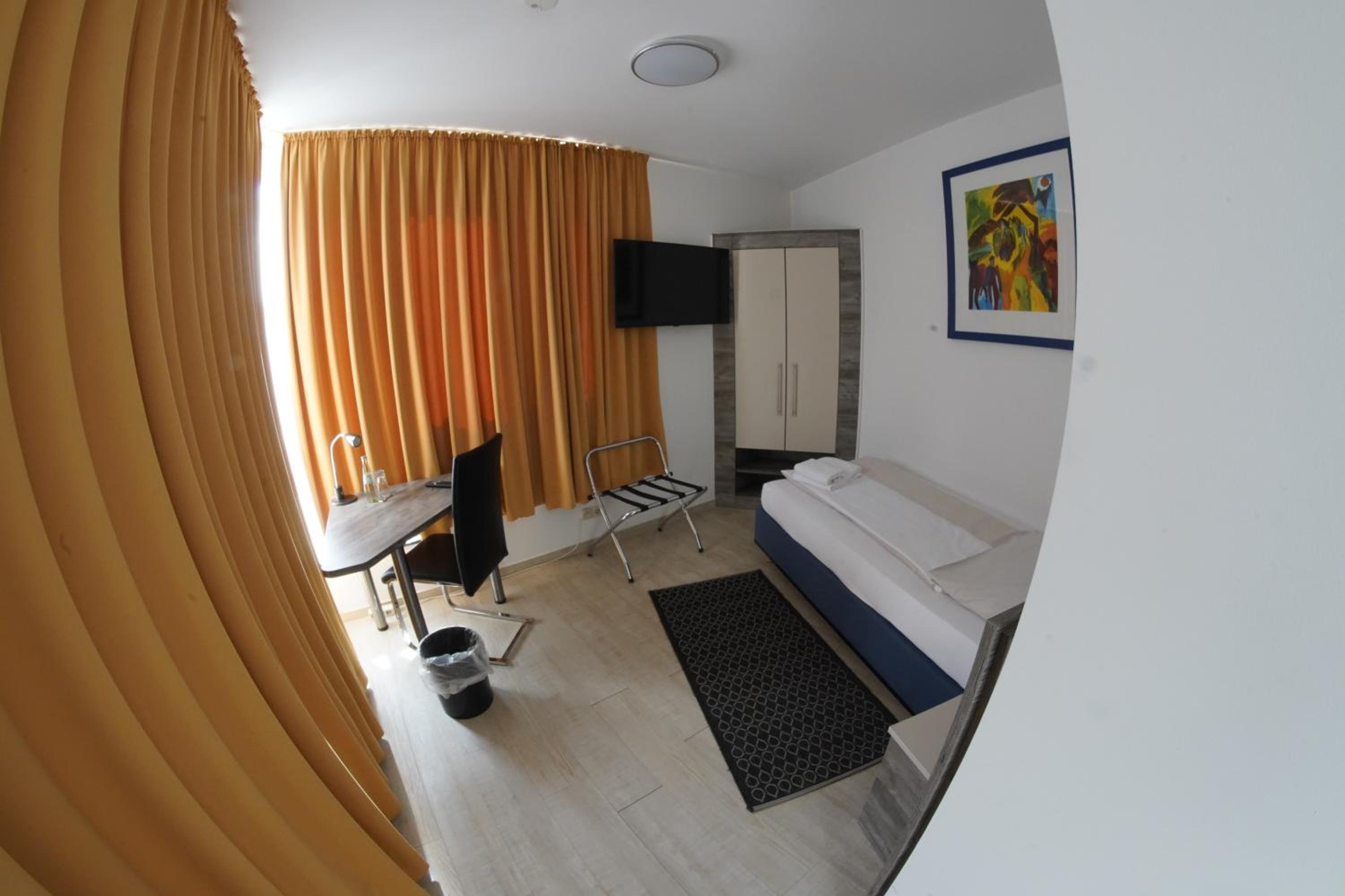 Single Room photo 2