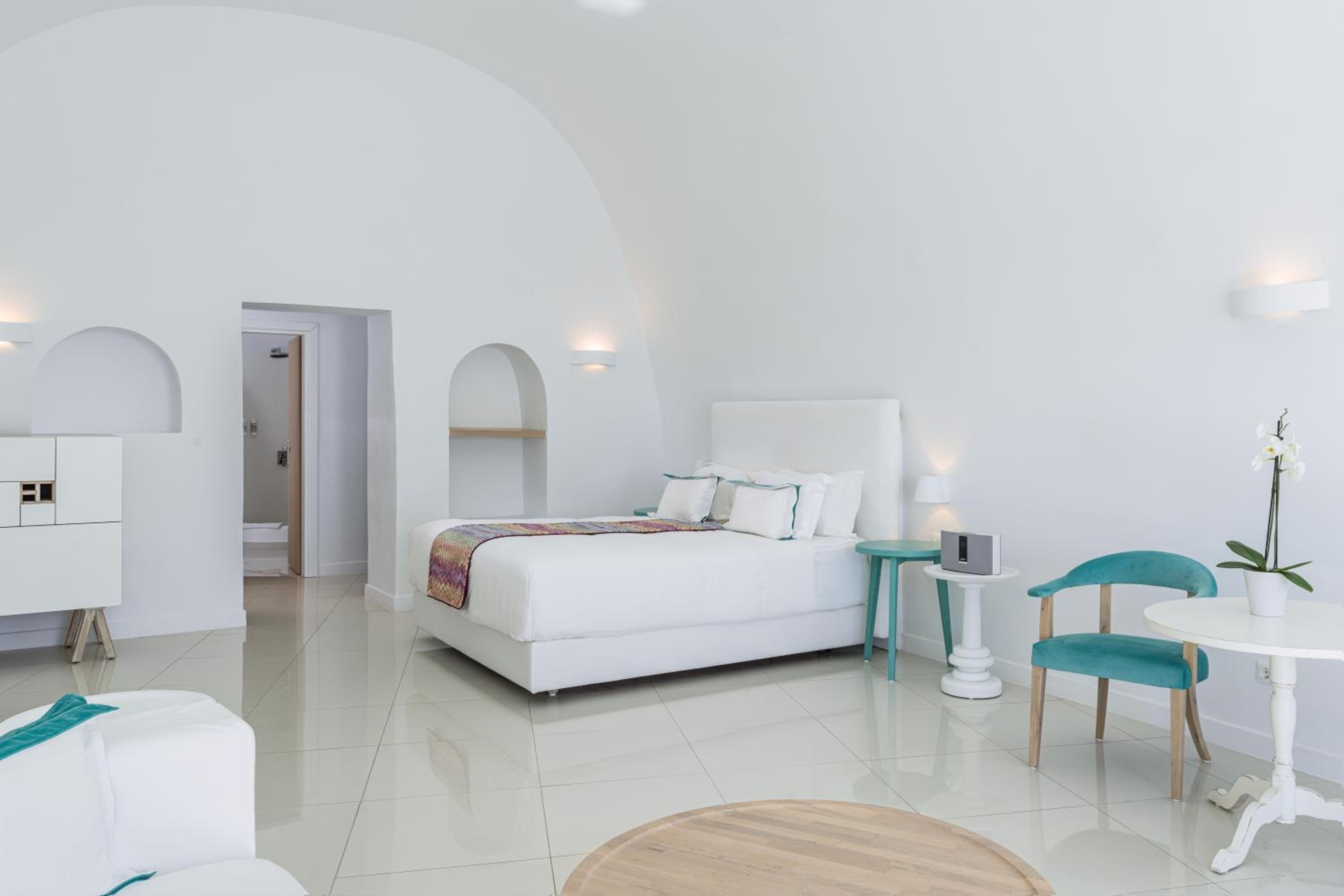 Honeymoon Suite with Bath Tub (Non Smoking)
