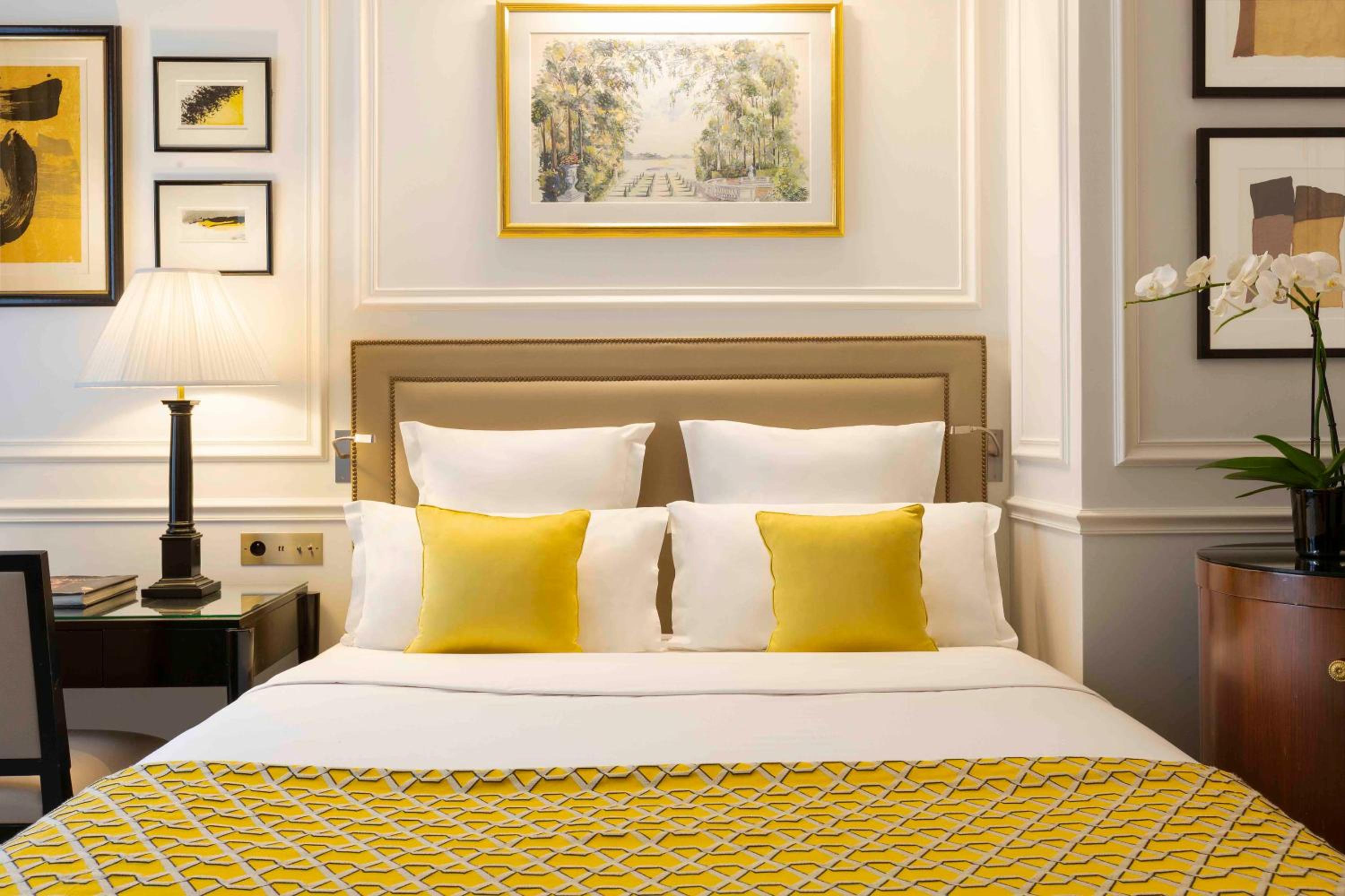 Standard Double Room thumbnail 5