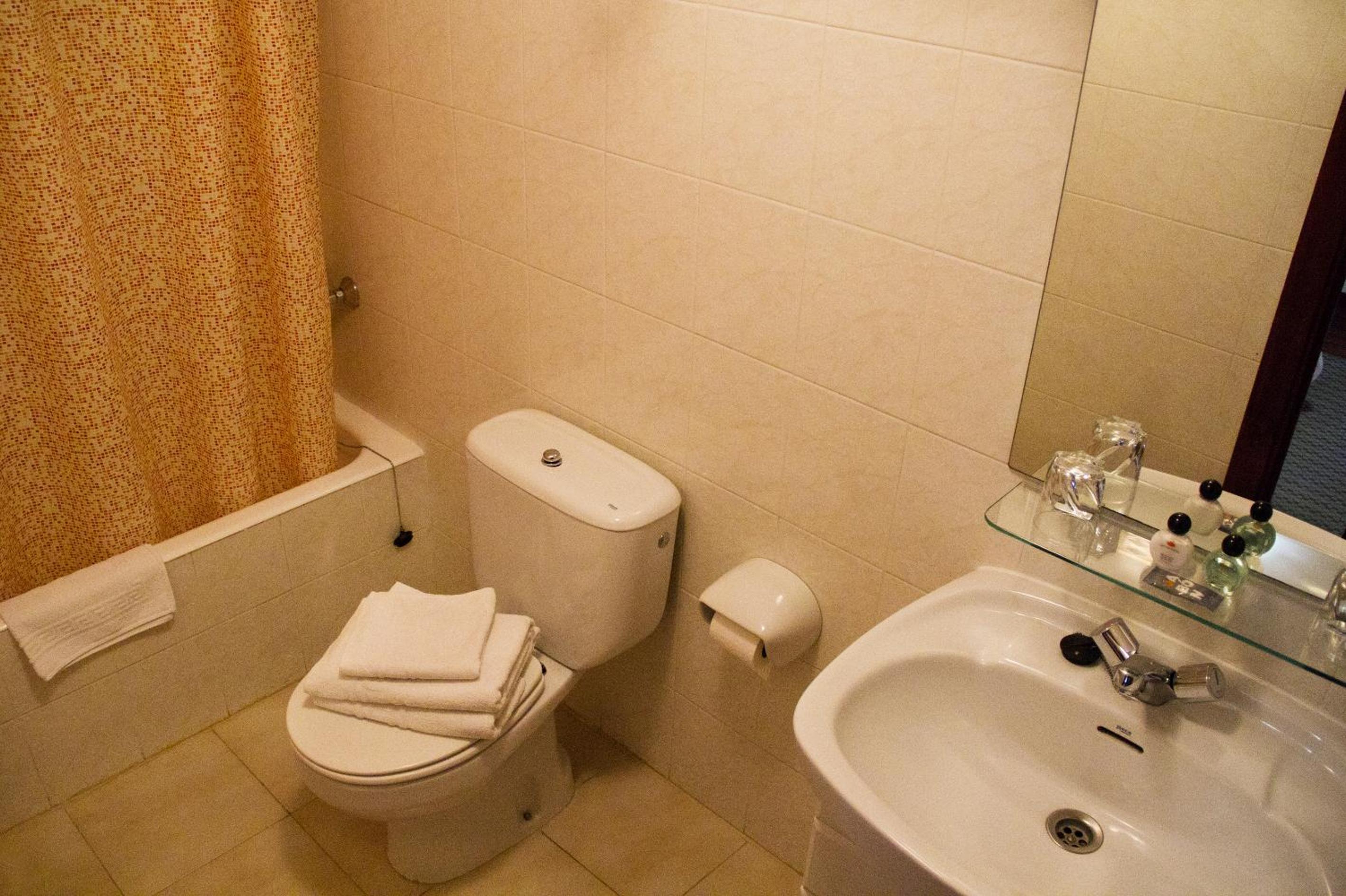 Double or Twin Room - Photo 10