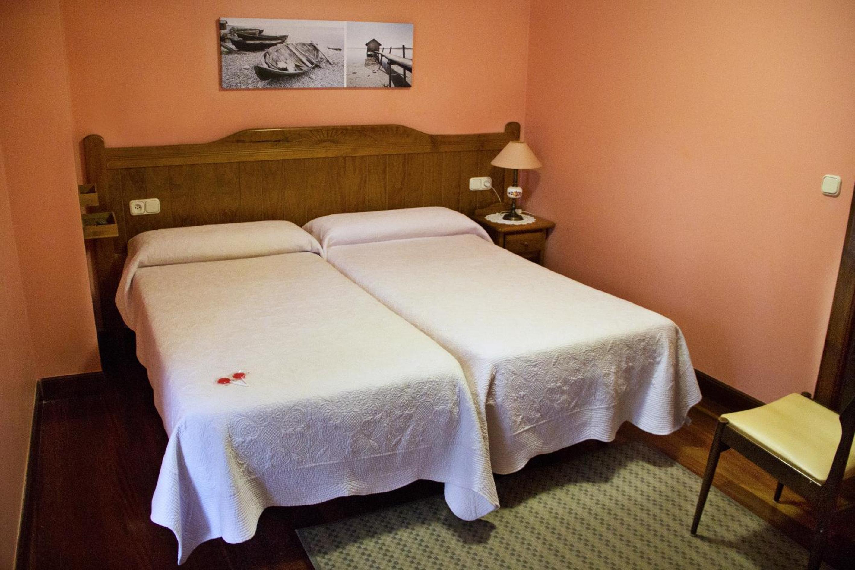 Twin Room - Photo 5