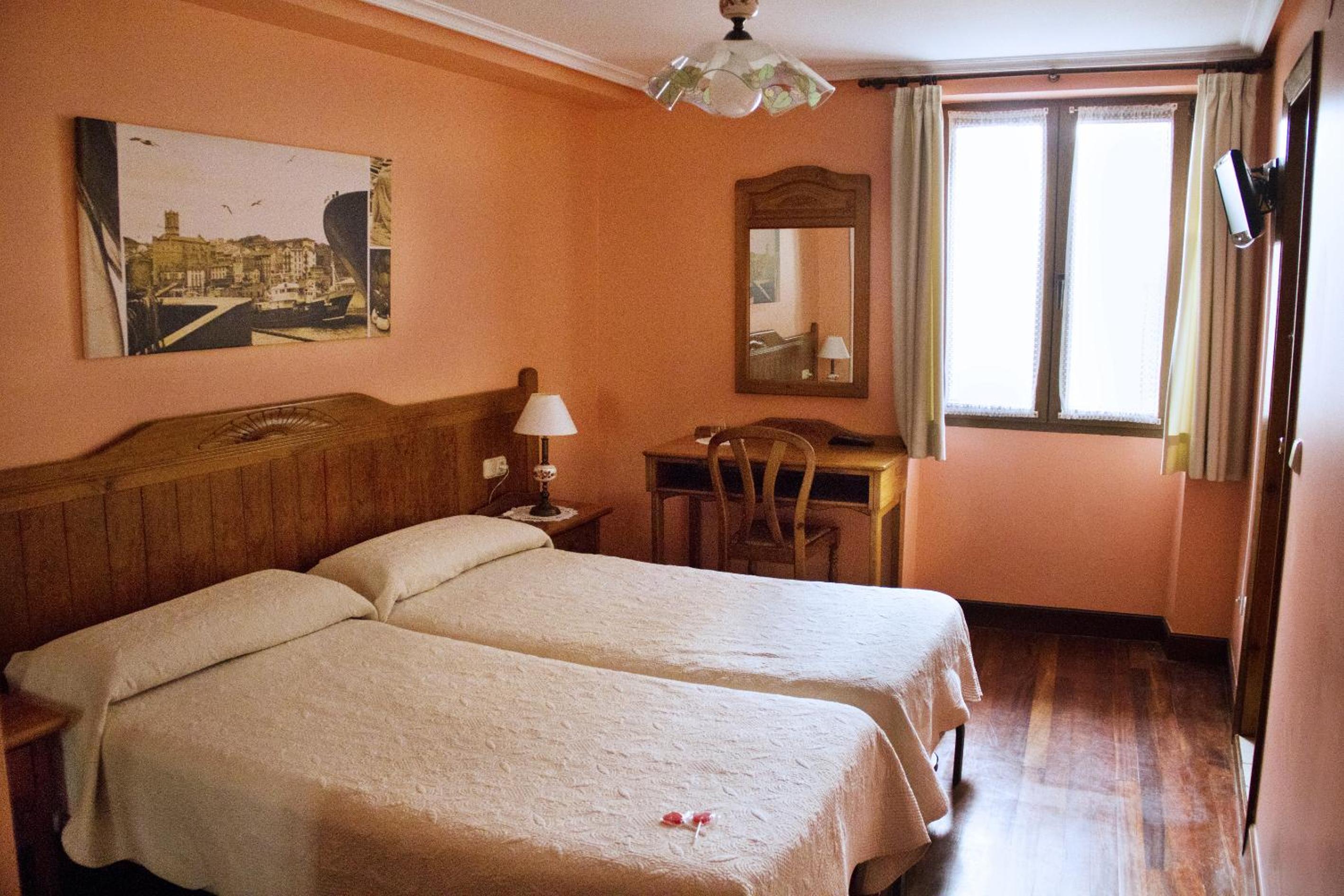 Twin Room - Photo 1