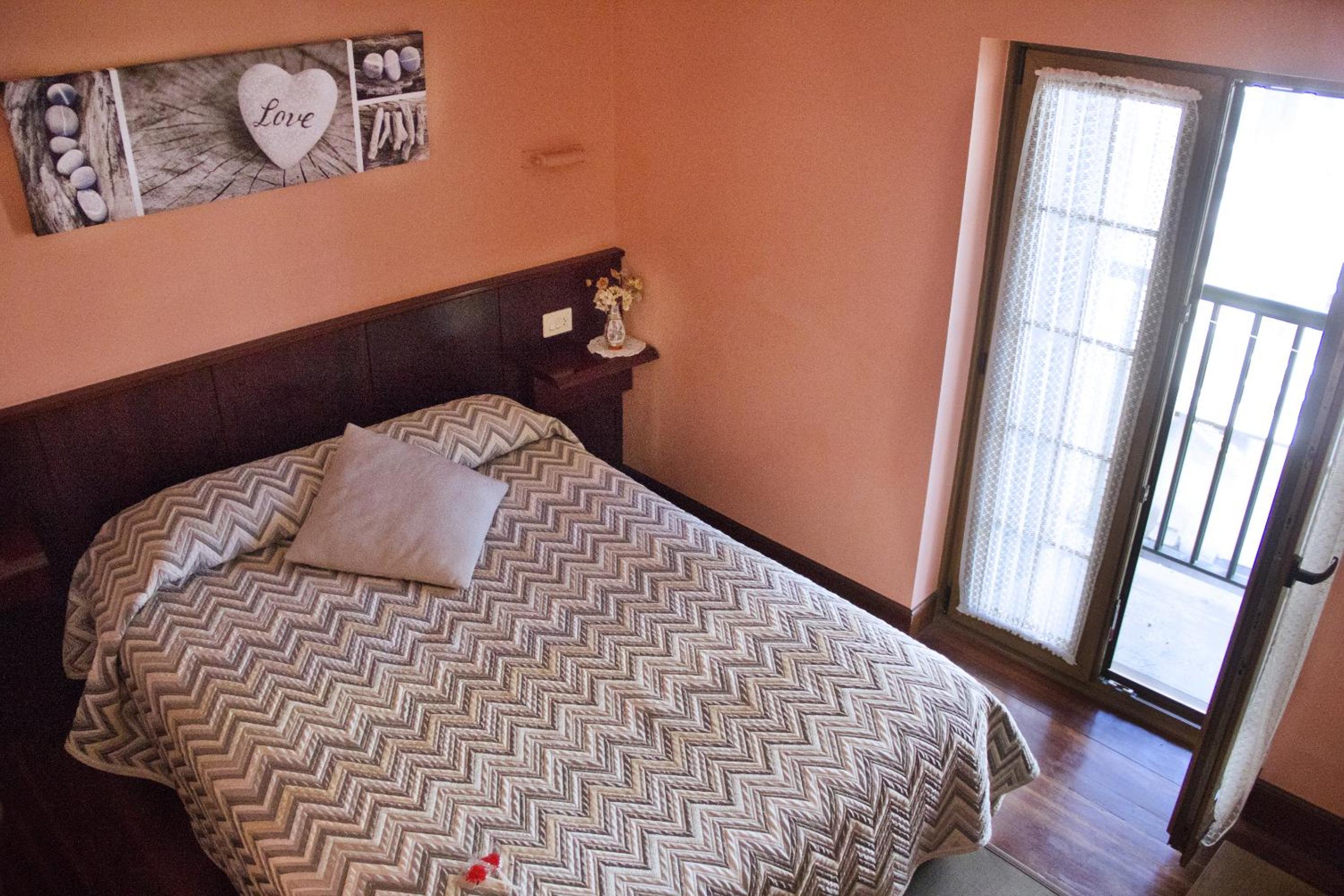 Double or Twin Room - Photo 2