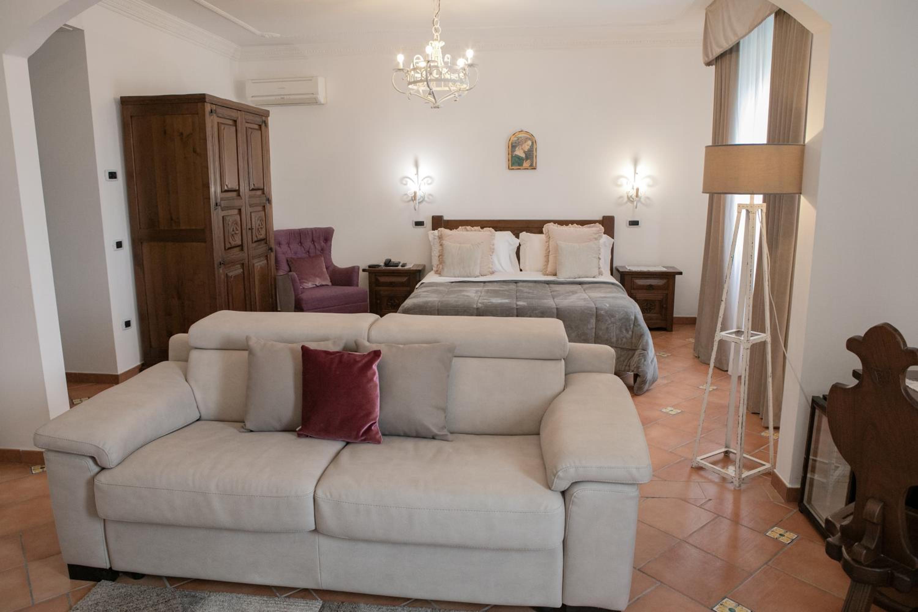 Suite - Photo 2