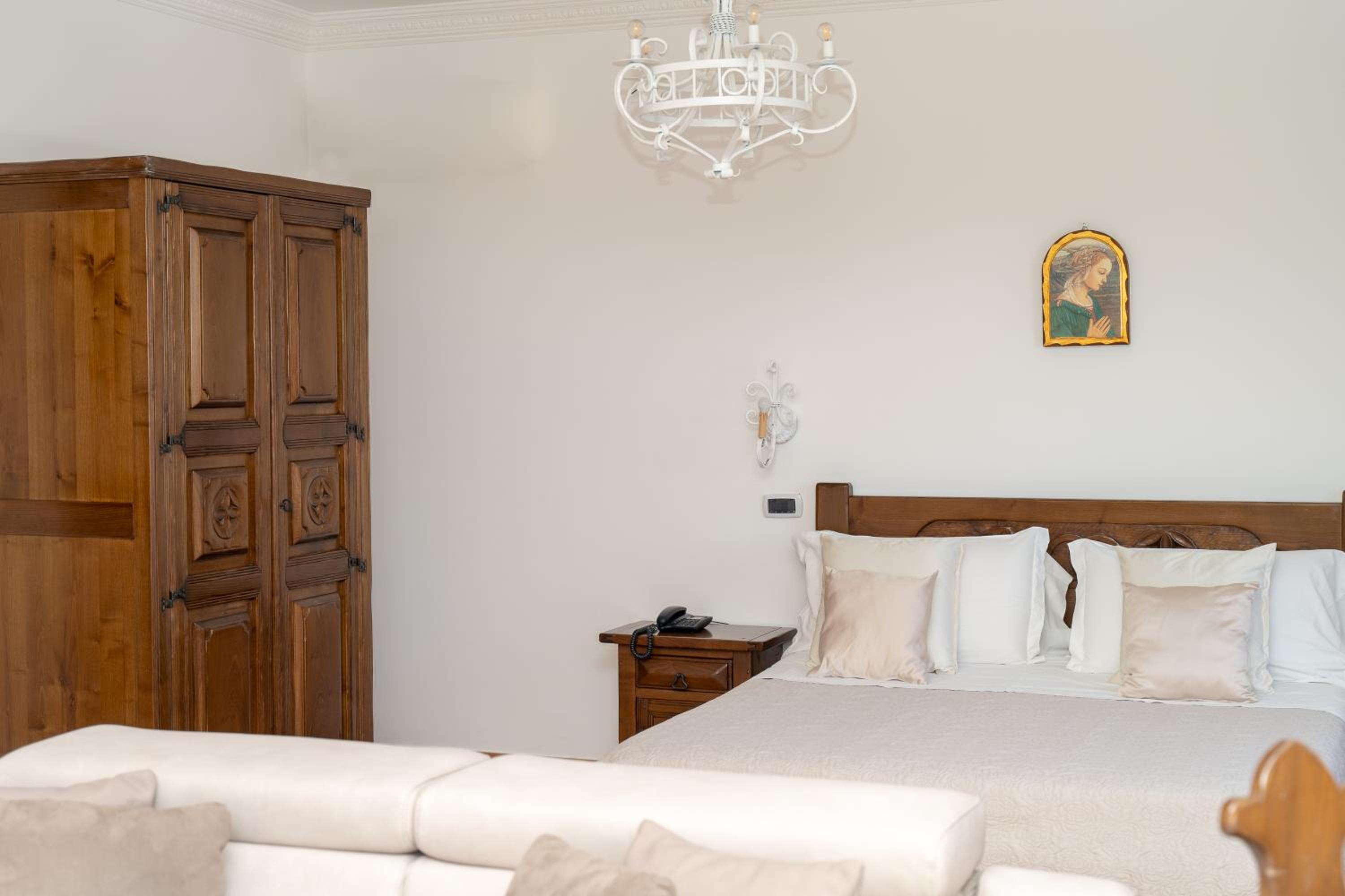 Suite with Mountain View - Photo 5