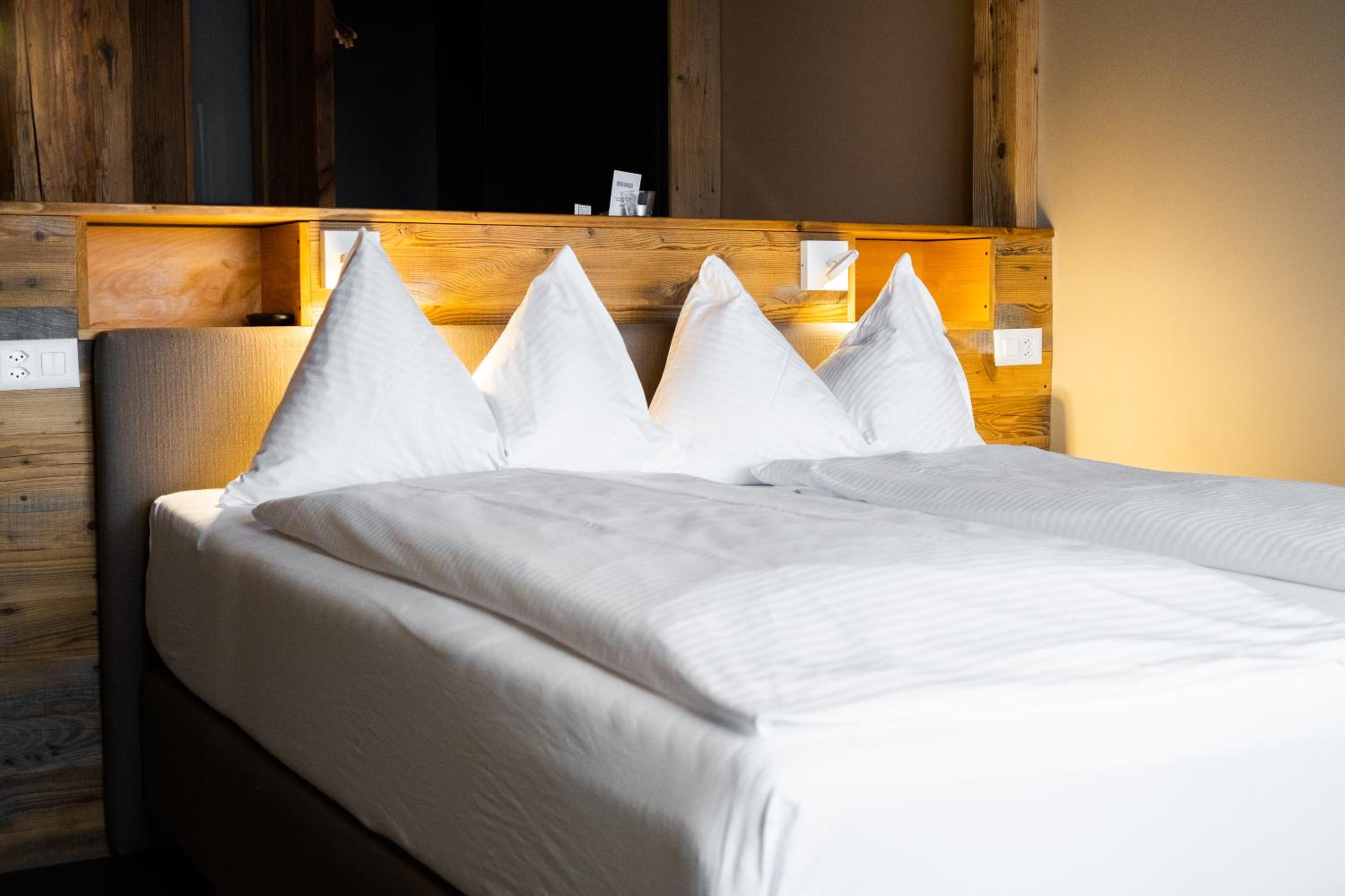 Premium Double Room with Balcony and Lake View