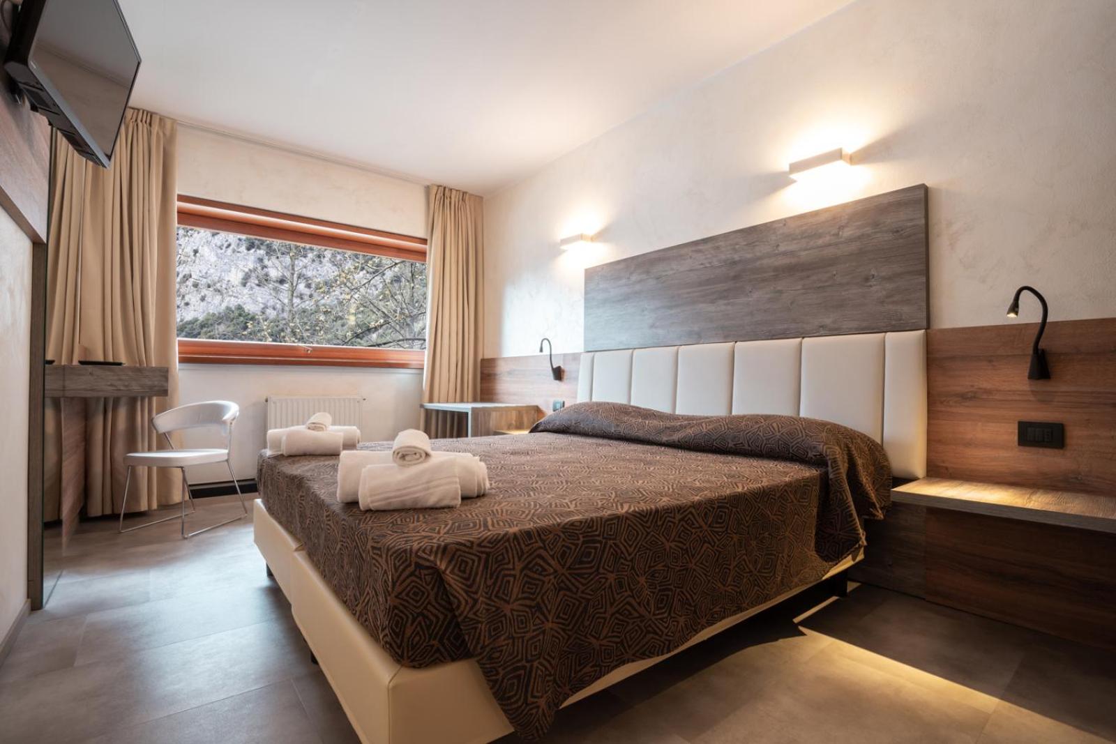 Superior Double or Twin Room - Photo 12