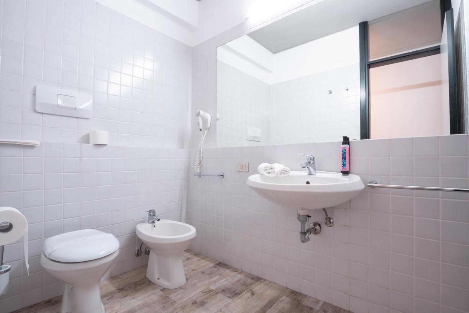 Superior Double or Twin Room - Photo 9