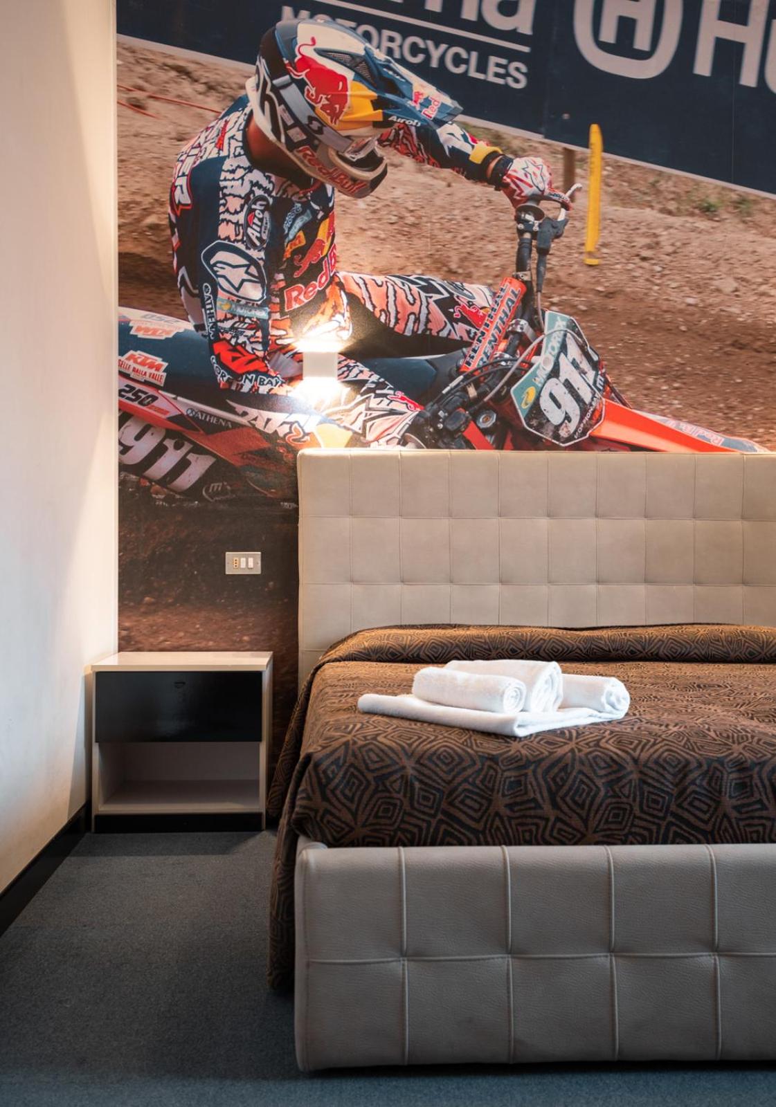 Double or Twin Room - Photo 6