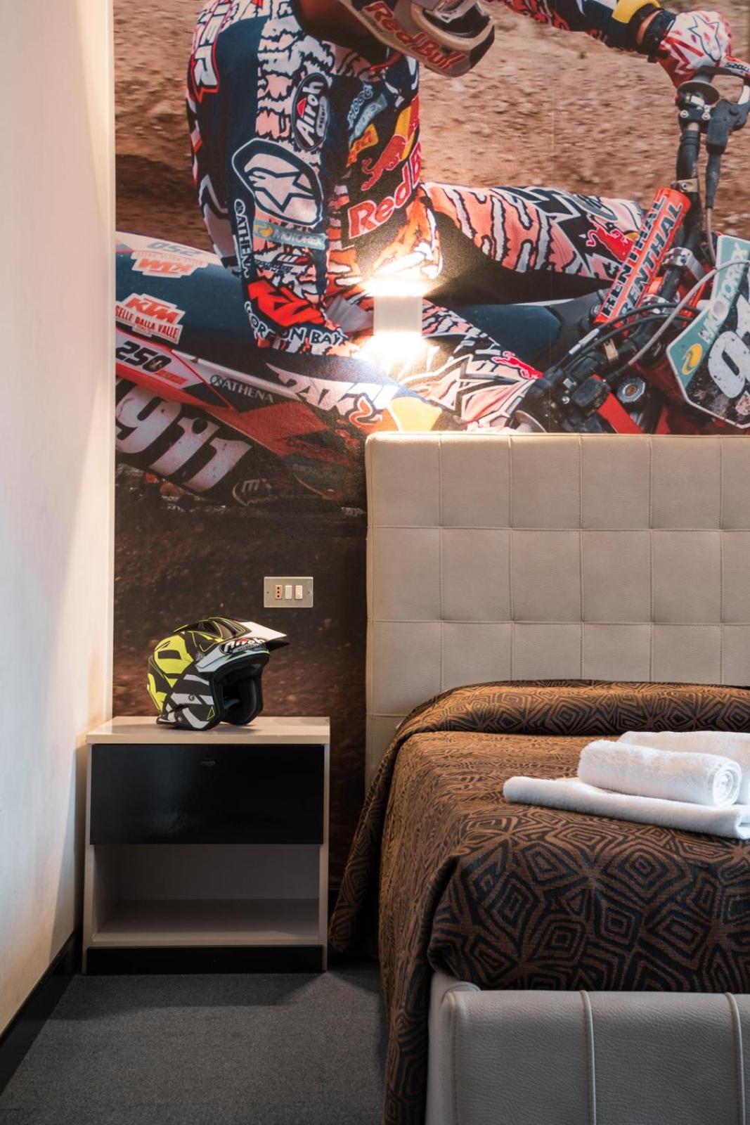 Double or Twin Room - Photo 8