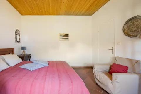 Double Room with Shared Bathroom photo 2