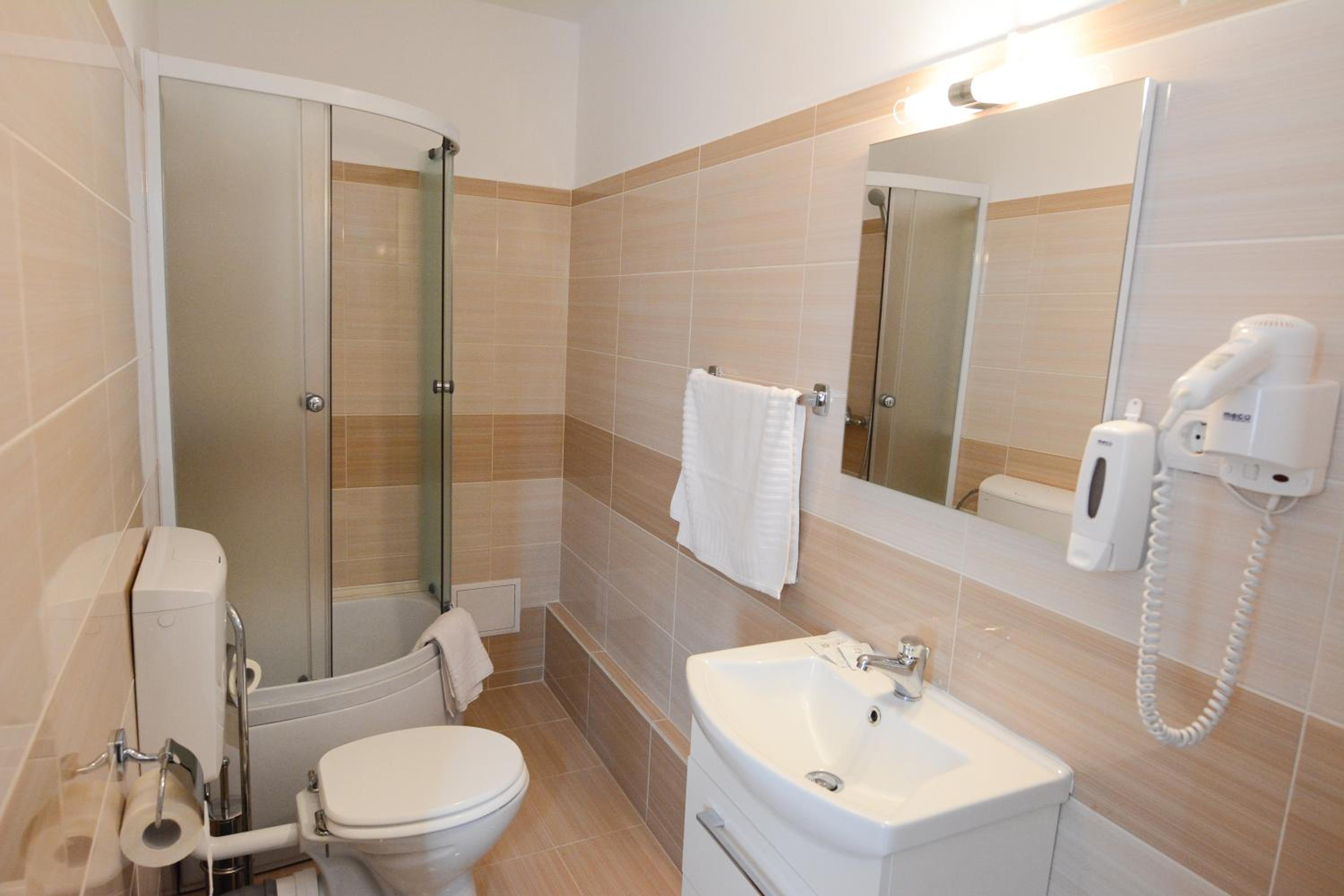 One-Bedroom Suite photo 2