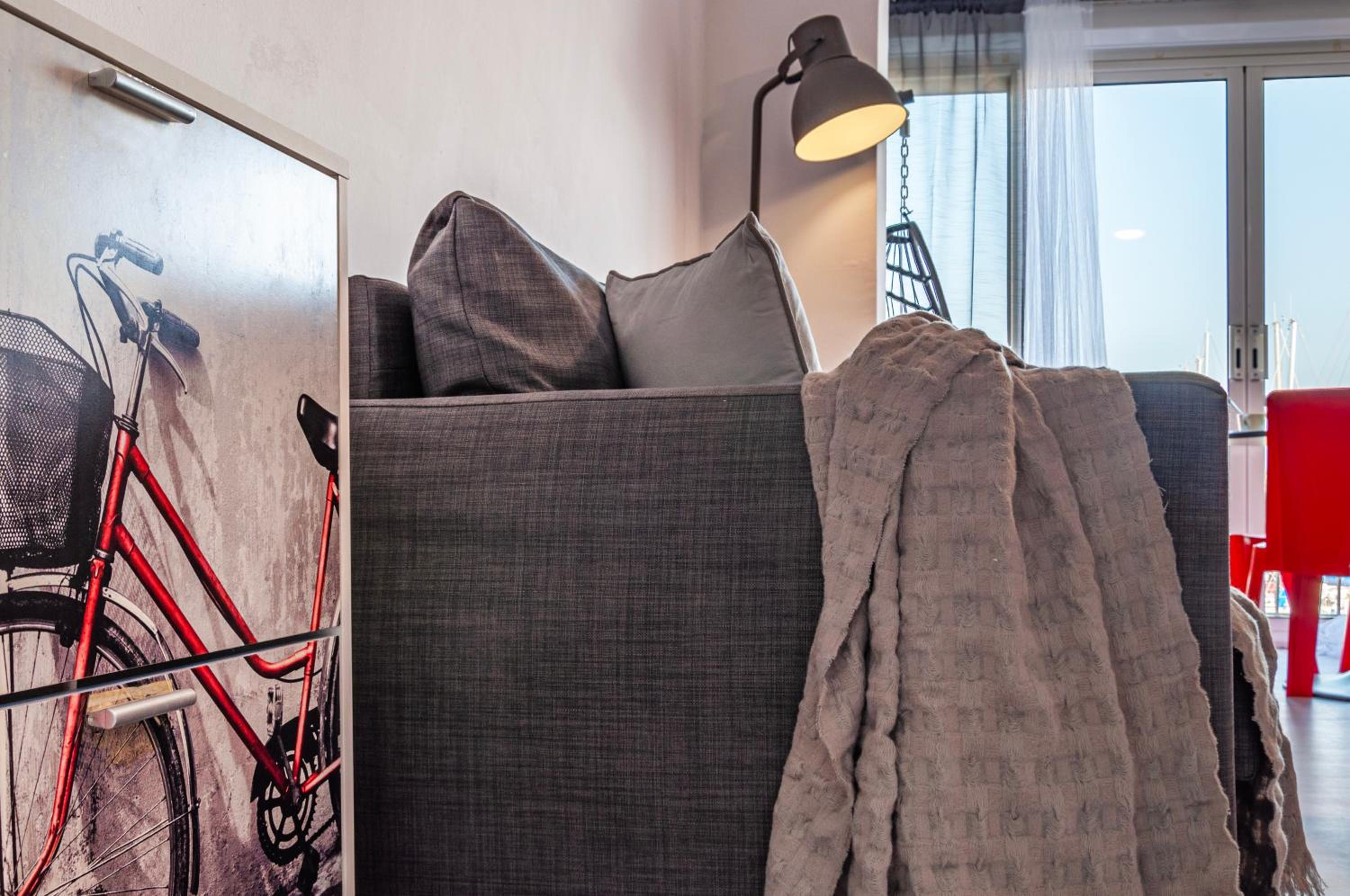 One-Bedroom Apartment photo 3