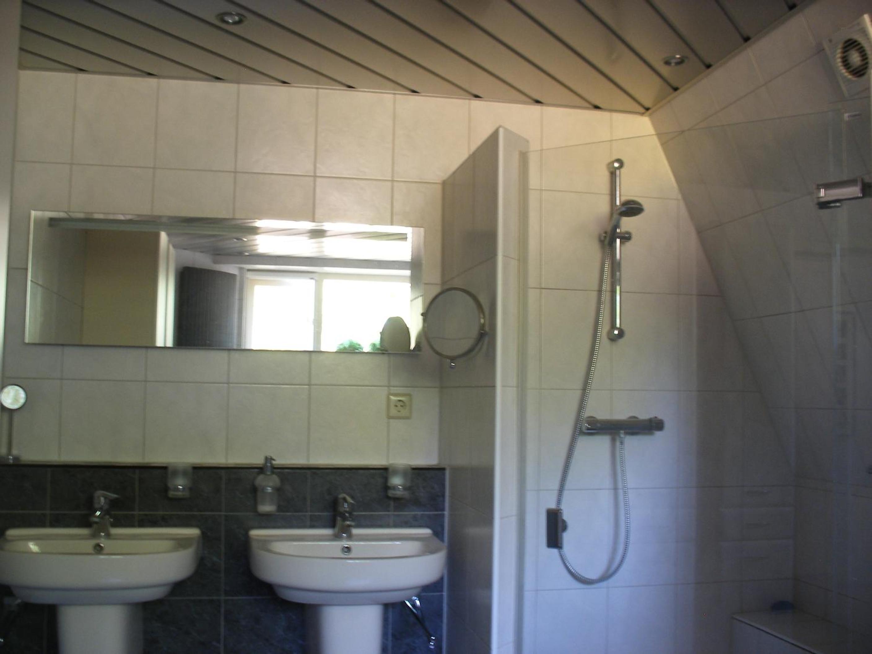 Triple Room with Shared Bathroom photo 2