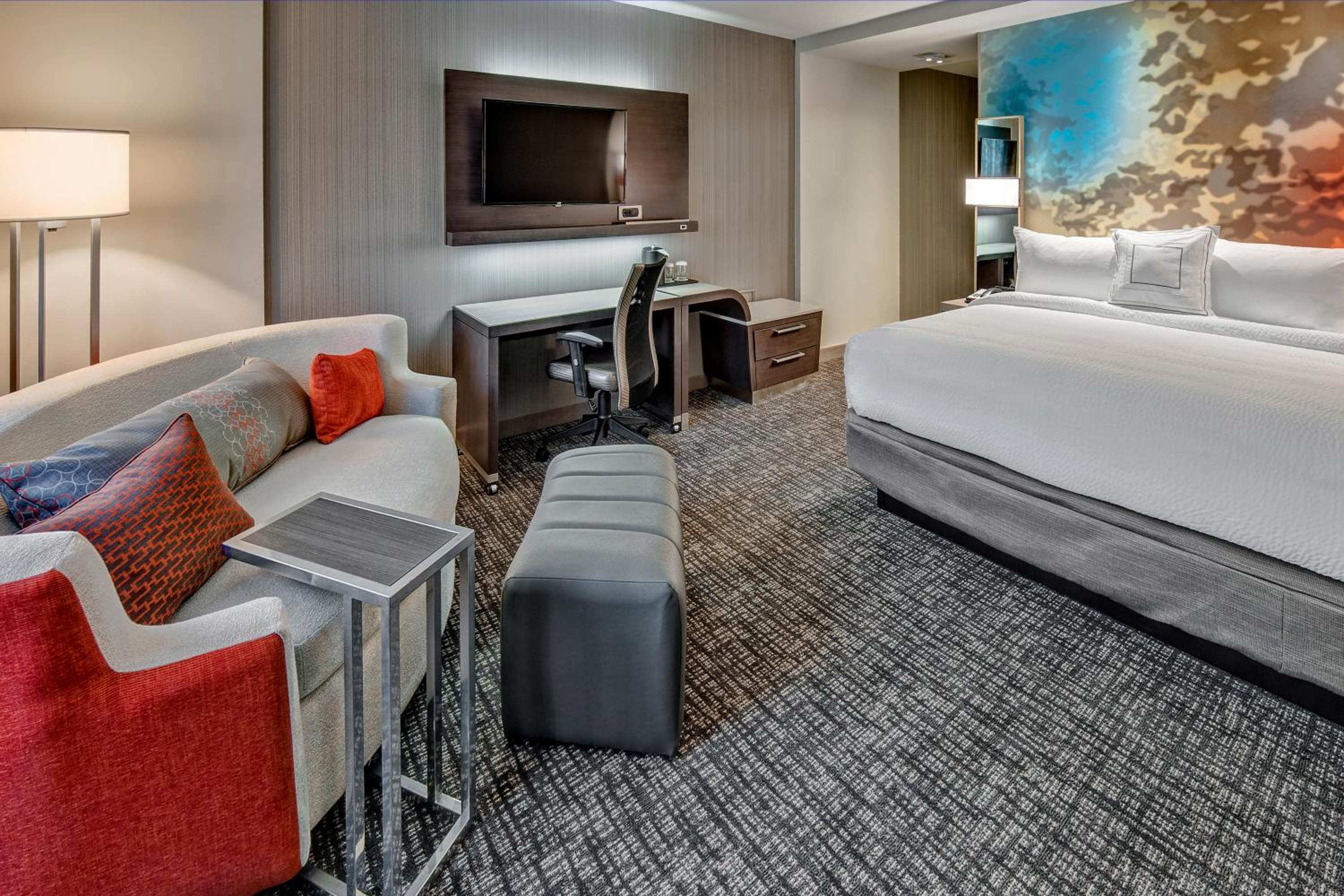 One-Bedroom King Suite with Sofa Bed photo 1