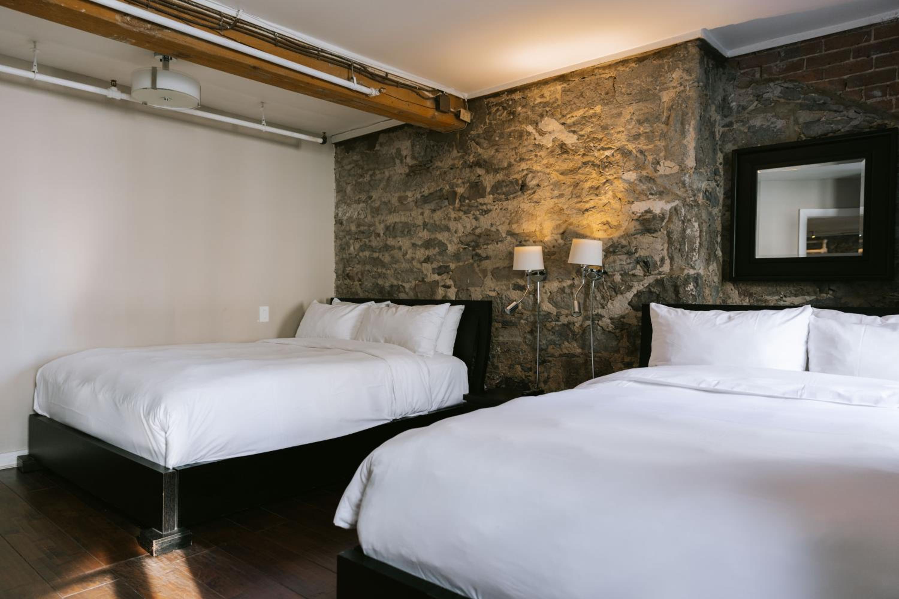 Two-Bedroom Apartment with 1 Bathrooms 