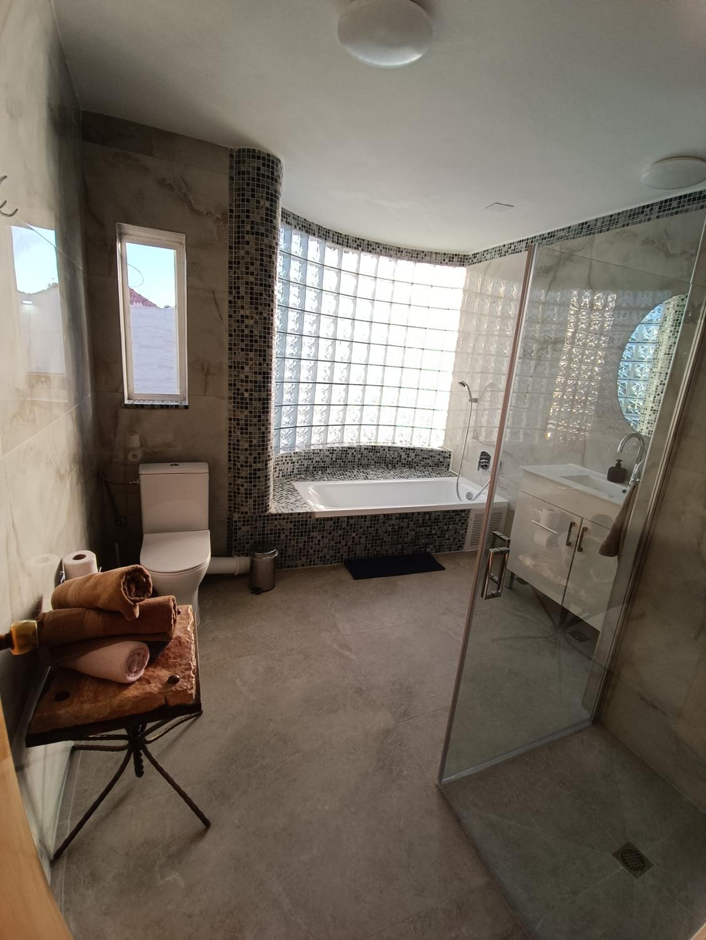 Superior Double Room with Private Bathroom and Balcony photo 2